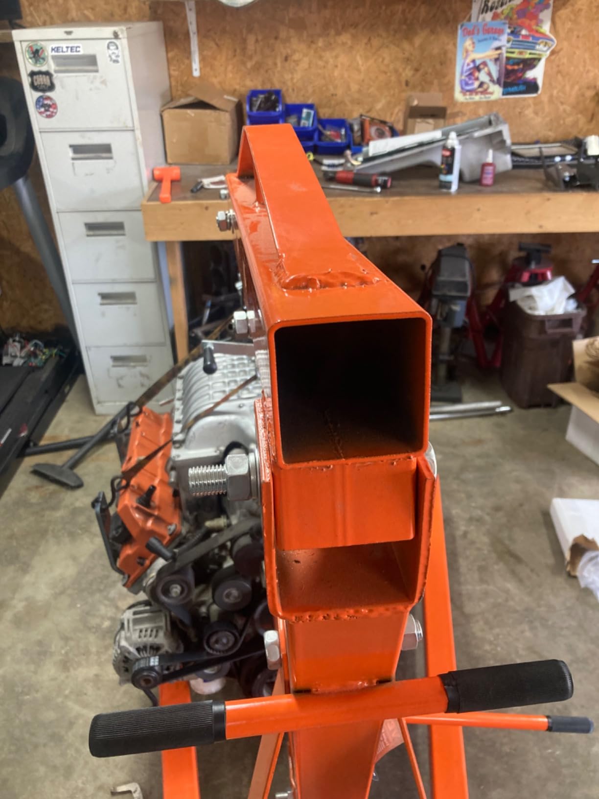 VEVOR Hydraulic Engine Hoist with Lever, 2 Ton/4400 LBS Heavy-Duty Cherry Picker Shop Crane, Foldable Engine Crane and Engine Hoist Leveler for Auto Repair, Motors, Weights Lifting, Loading customer photo 2