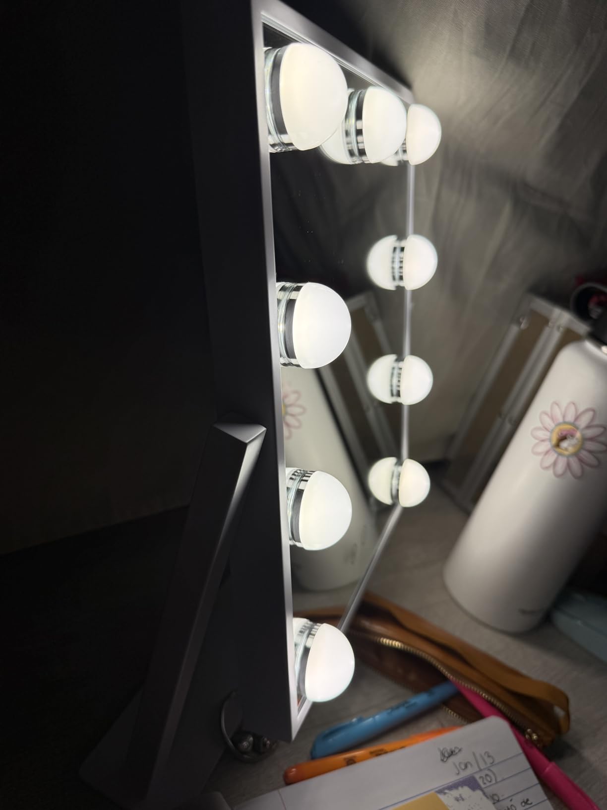 Dirket Vanity Mirror with Lights, Lighted Makeup Mirror Hollywood Makeup Mirror with 9 Dimmable Bulbs and 3 Color Lighting Modes, Smart Touch Control, 360 Rotation customer photo 1