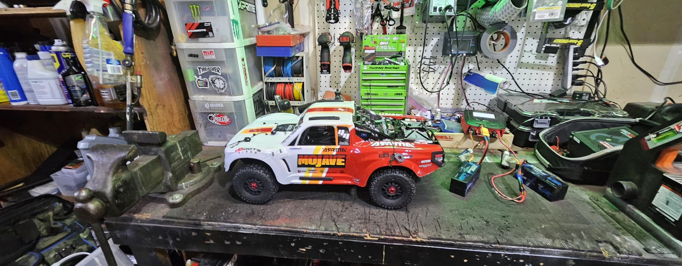 ARRMA Mojave RC Truck 4X4 4S BLX 1/8th Scale Desert Truck RTR, White/Red, ARA4404T1 (Battery and Charger Not Included) customer photo 1