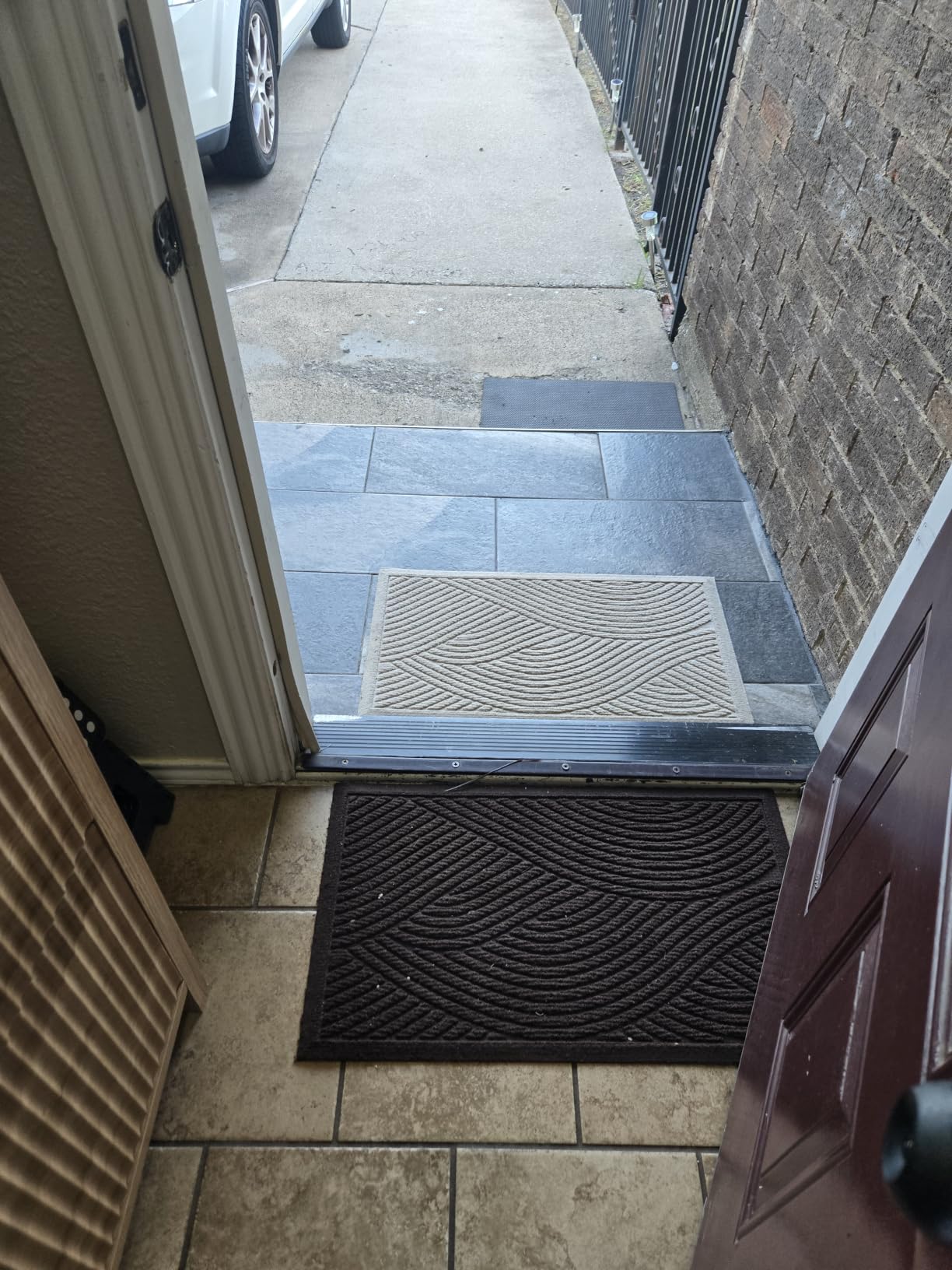 HIYARD Sturdy Front Door Mat, Absorbent Muddy Dirt Resist Welcome Door Mats Outdoor Indoor, Stain and Fade Resistant, Non-Slip Backing Entry Mat Low Profile Doormat for Entryway, 29x17, Beige customer photo 1