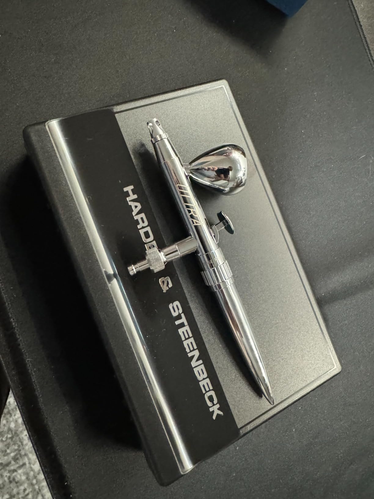 Harder & Steenbeck Ultra 2024 Airbrush, German-Engineered | Dual Action Painting Set with Gravity-Feed Airbrush with 0.45mm Self-Centering Nozzle, 5ml Paint Cups - 120231 customer photo 2