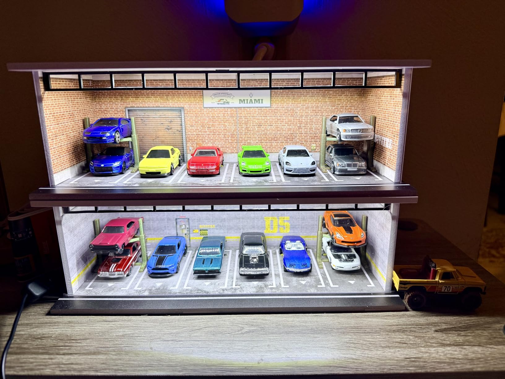 Bivitre 1/64 Diorama Display Case with LED Lights for 1/64 Scale Model Car | Compatible with Hot Wheels Matchbox Mini GT Diecast Cars, for Model Car Display and Storage, Stackable Garage customer photo 1