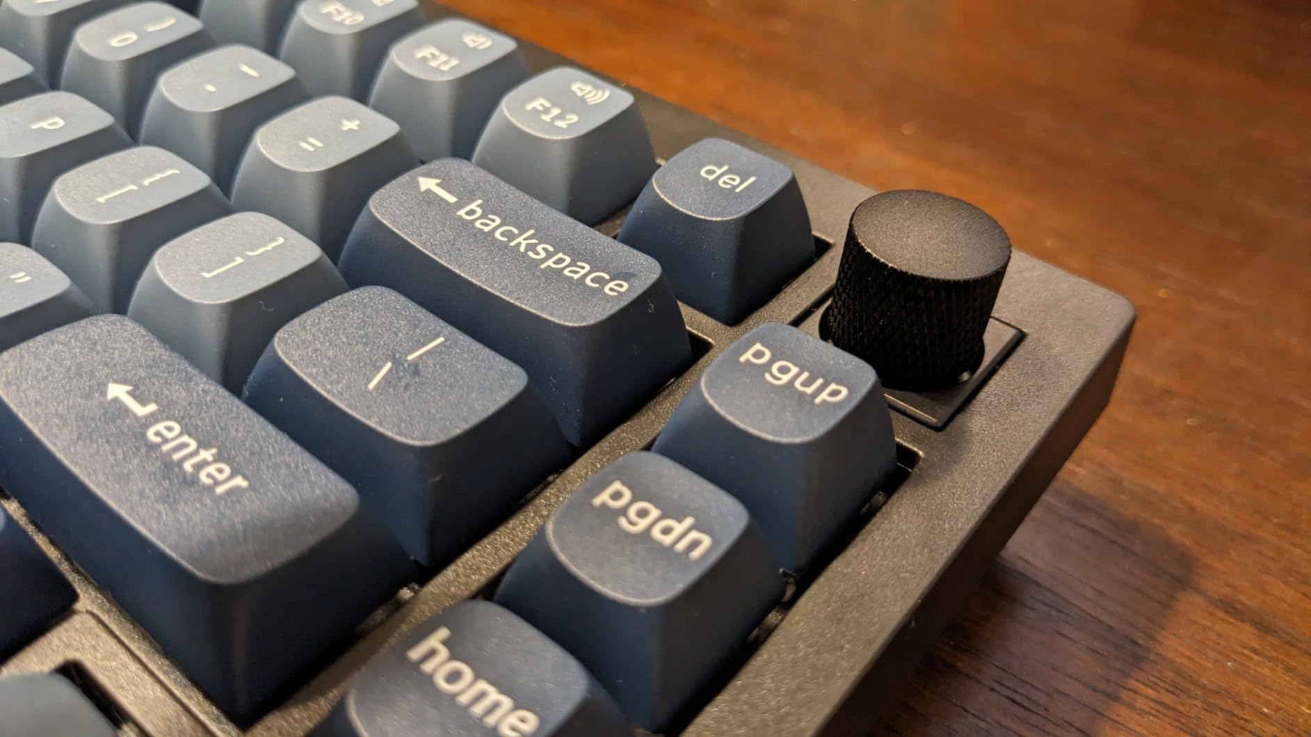 Keychron V1 Max 75% RGB Custom Mechanical Keyboard, 2.4Ghz/Bluetooth 5.1/Wired QMK/VIA Programmable Macro, Hot-Swappable Gateron Jupiter Brown Switch Gasket Mount for Mac Windows Linux customer photo 2