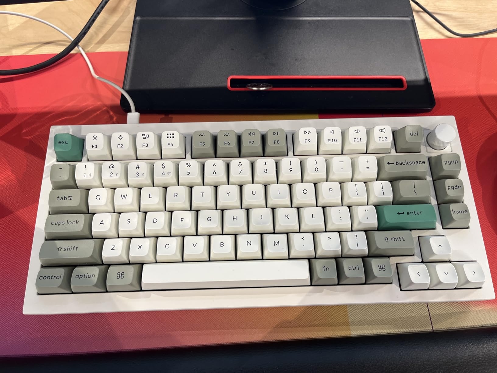 Keychron Q1 Max RGB QMK/VIA Custom Mechanical Keyboard, Full Metal Programmable Knob 2.4 GHz/Bluetooth/Wired Keyboard with Hot-Swappable Gateron Jupiter Banana Switch for Mac Windows Linux - White customer photo 1