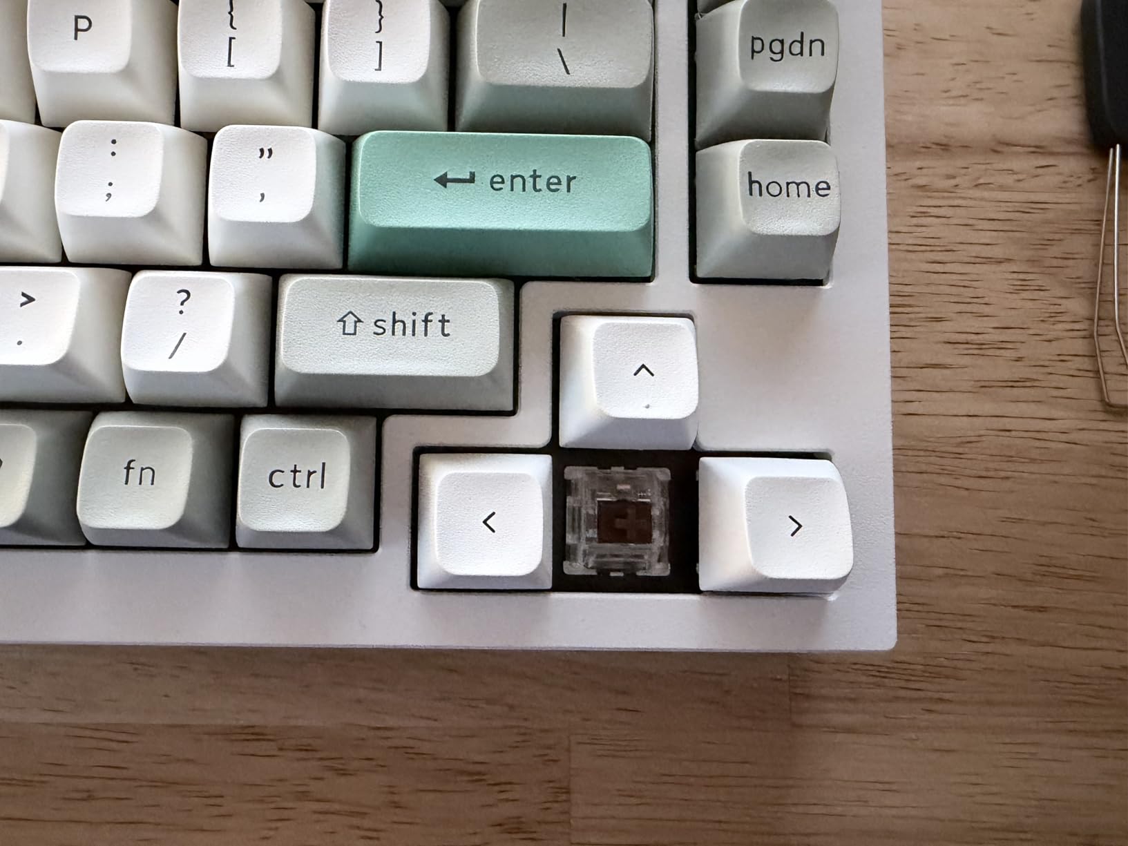Keychron Q1 Max RGB QMK/VIA Custom Mechanical Keyboard, Full Metal Programmable Knob 2.4 GHz/Bluetooth/Wired Keyboard with Hot-Swappable Gateron Jupiter Banana Switch for Mac Windows Linux - White customer photo 2