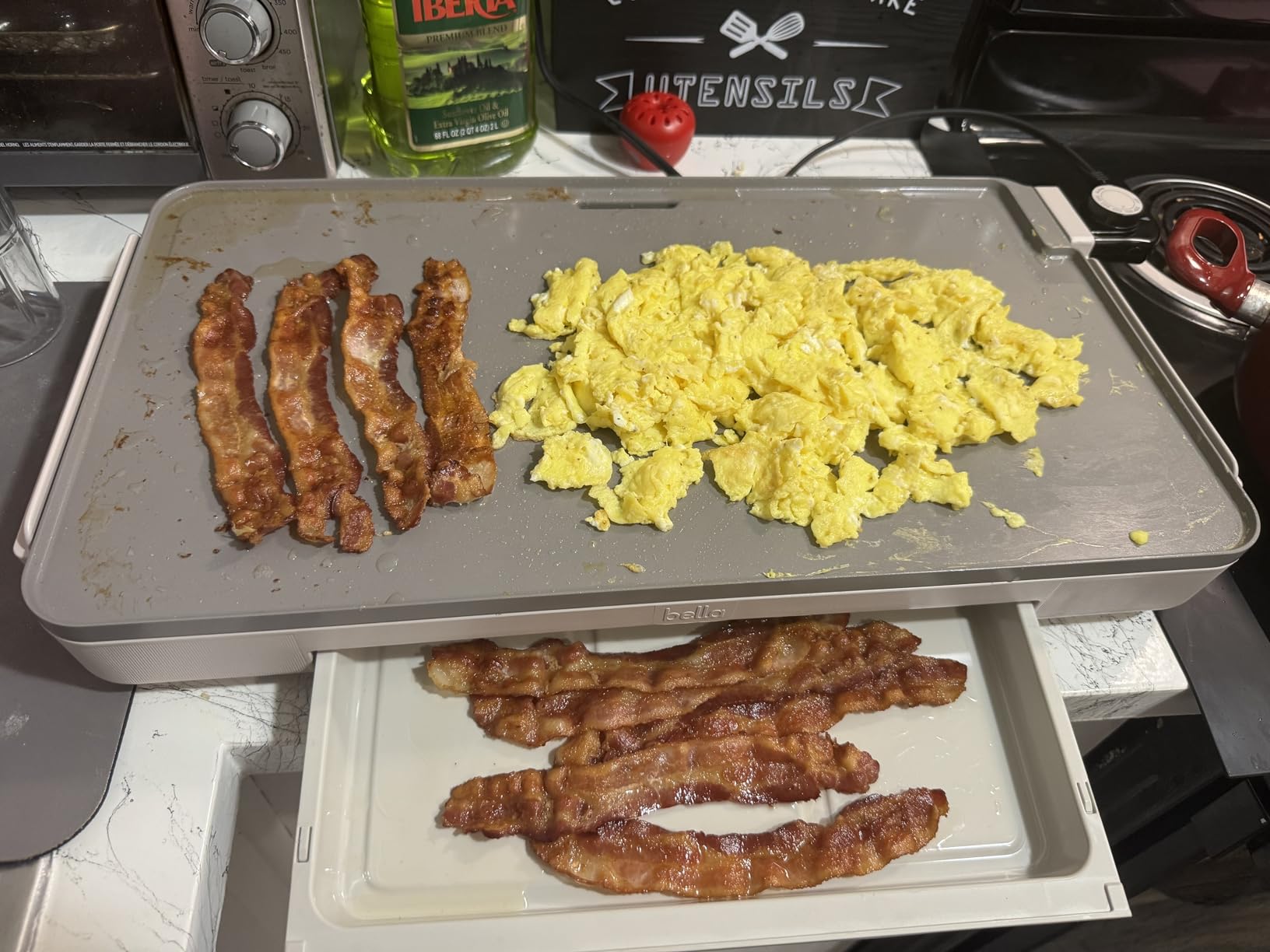 Bella 12 x 22 Electric Griddle with Warming Tray, Ceramic Nontoxic, Oatmilk customer photo 1
