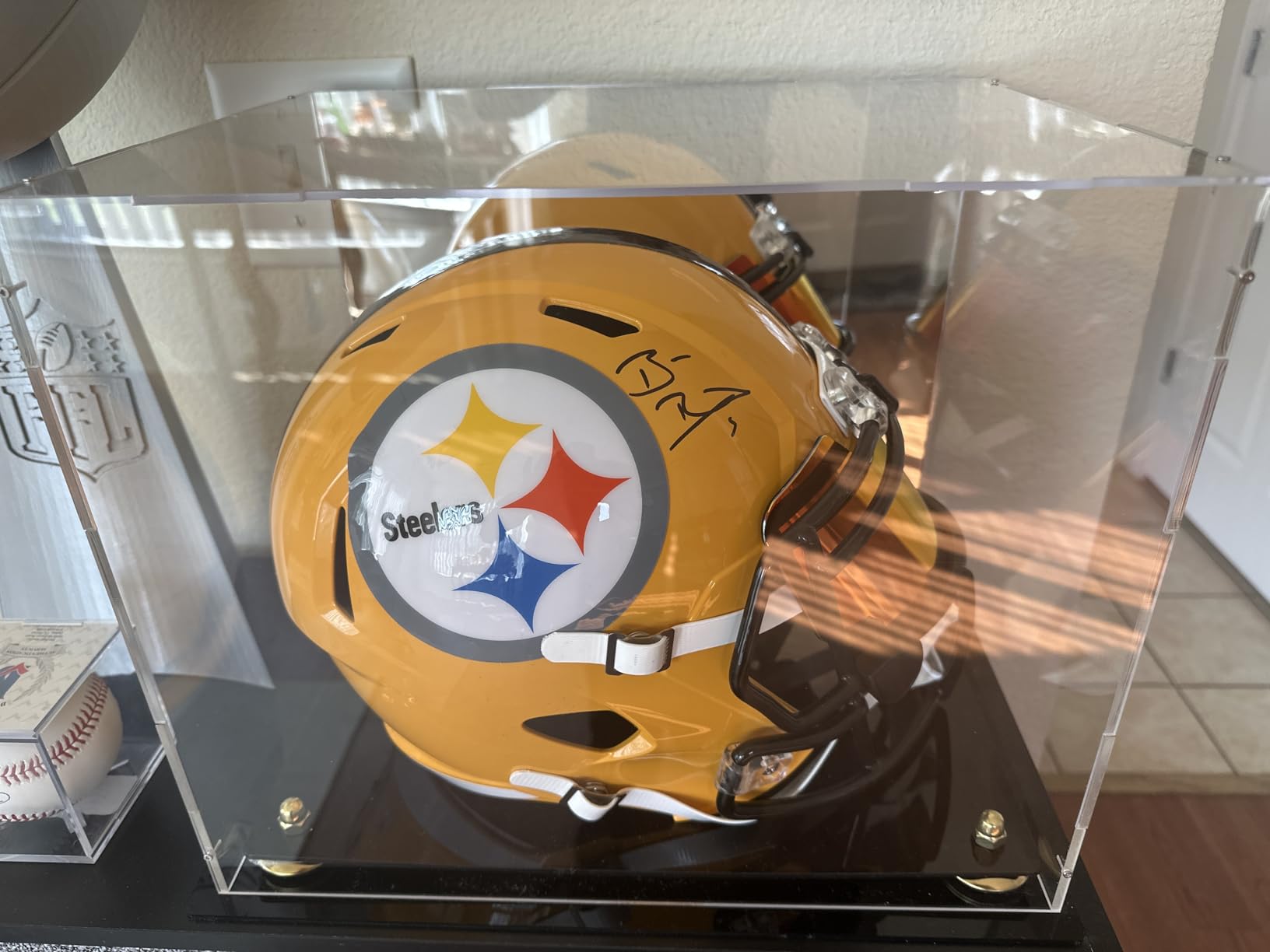Putros Football Helmet Display Case Full Size with Mirror Back and Black Base Acrylic Dust-Proof Helmet Display Case for Sports Collectibles customer photo 1