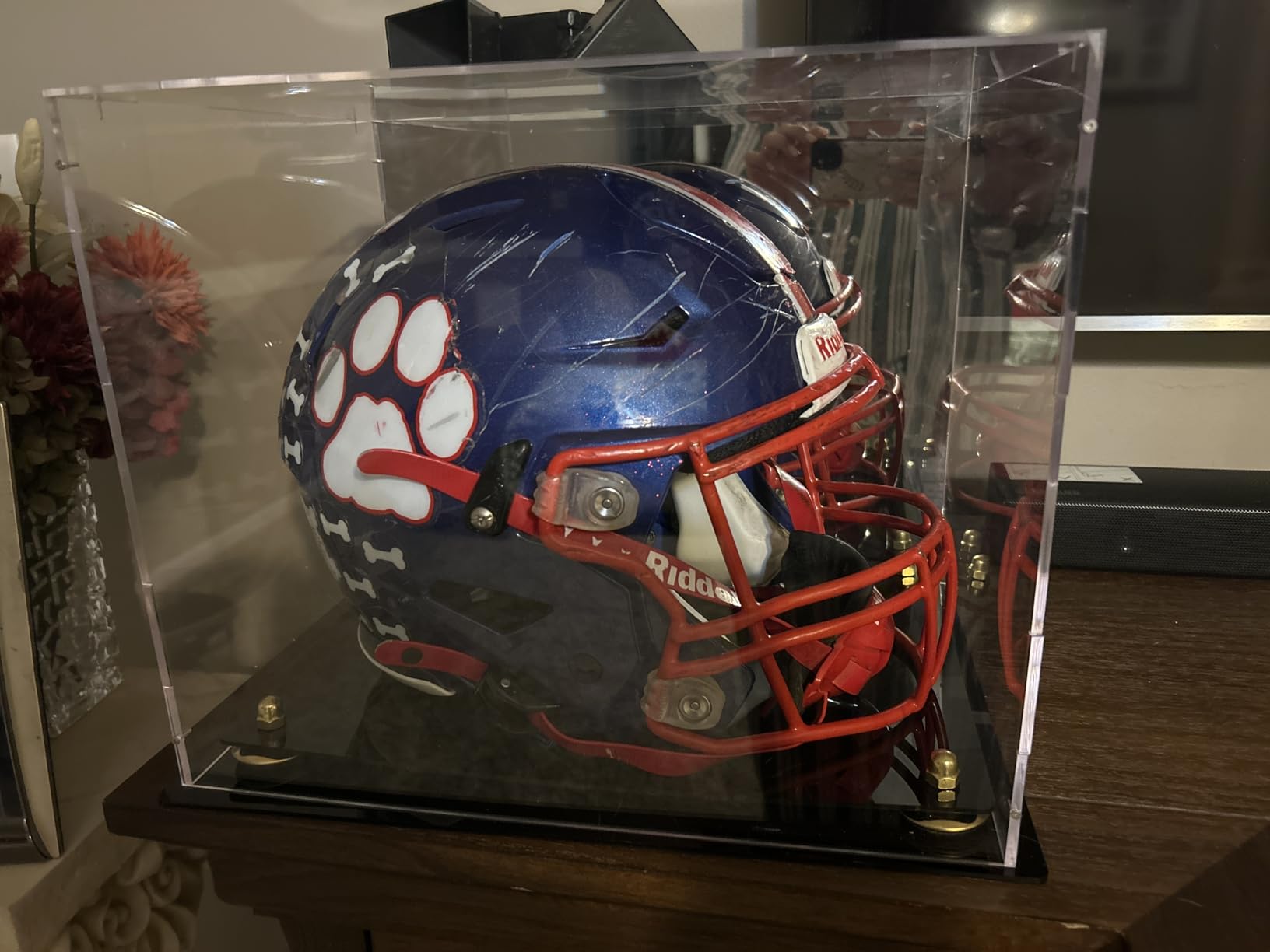 Putros Football Helmet Display Case Full Size with Mirror Back and Black Base Acrylic Dust-Proof Helmet Display Case for Sports Collectibles customer photo 2