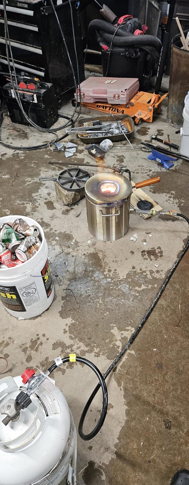 VEVOR 6KG Propane Melting Furnace Kit, Large Capacity Foundry Home Kilns, Blacksmithing Forge with Crucible & Tongs Kiln, Stainless Steel, for Metal Scrap Recycle, Gold Copper Silver Casting customer photo 1