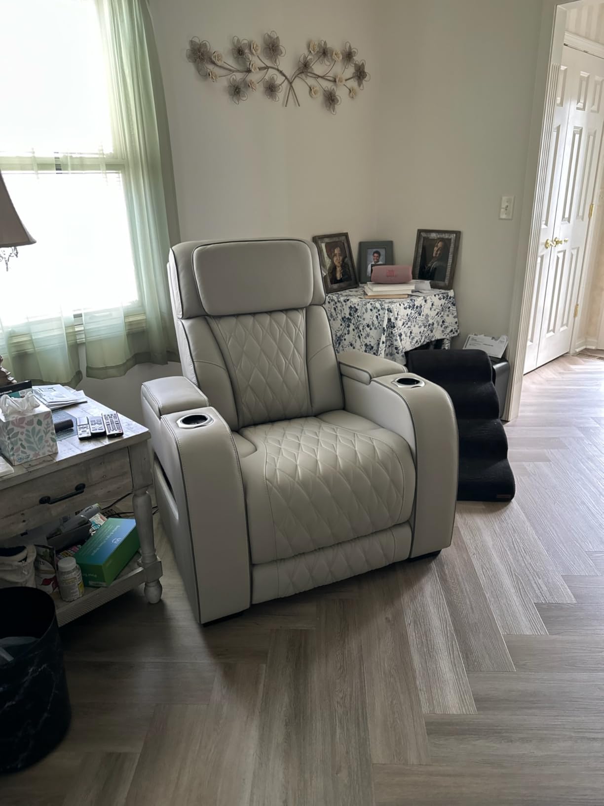 Signature Design by Ashley Boyington Contemporary Leather Match Power Recliner with Adjustable Headrest, Cup Holders, USB Port and Air Massage System, Black customer photo 2