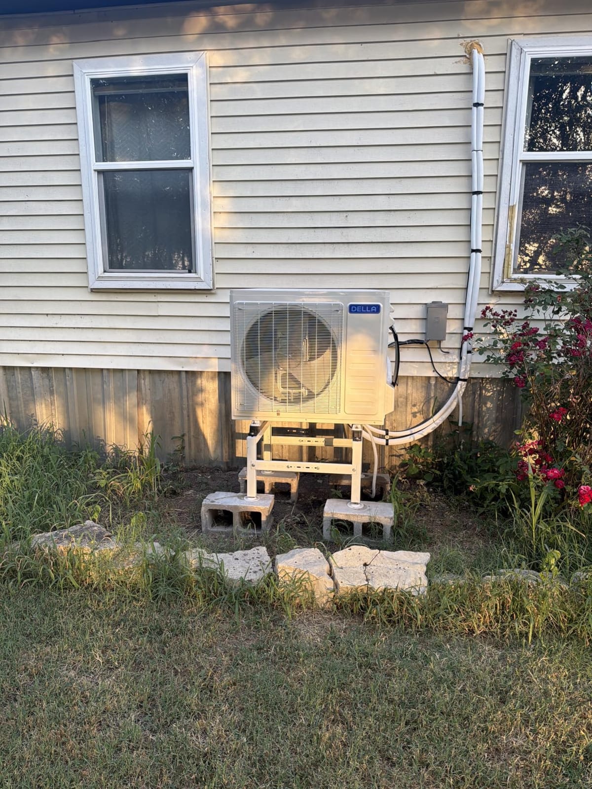 Della Econo Series 11500 BTU Mini Split Air Conditioner, 230V 17 SEER2 with Heat Pump, Cools up to 550 Sq.Ft, Wifi Enabled AC & Heater Ductless Inverter System, Works with Alexa, 16.4ft Kit customer photo 1