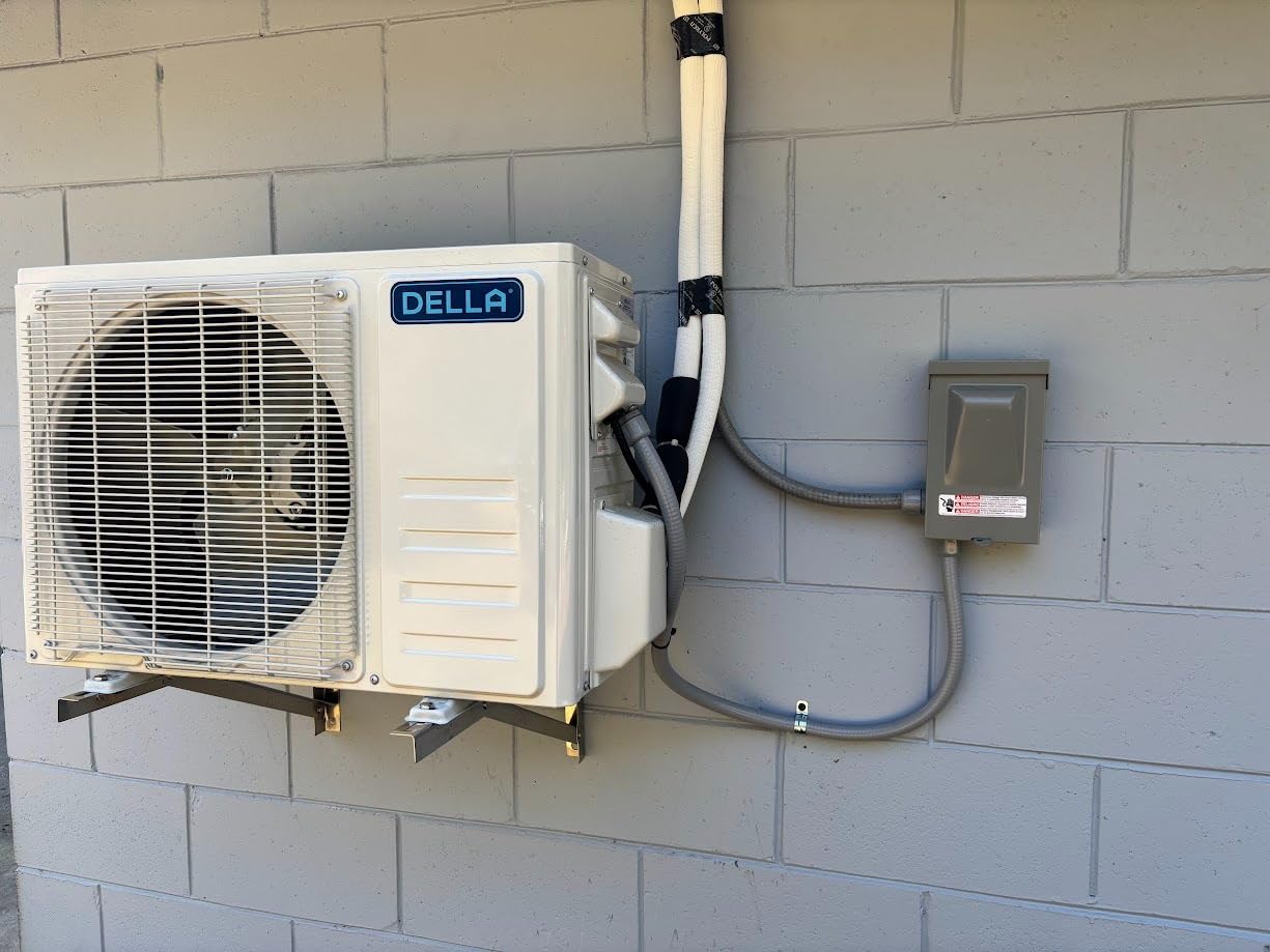 Della Econo Series 11500 BTU Mini Split Air Conditioner, 230V 17 SEER2 with Heat Pump, Cools up to 550 Sq.Ft, Wifi Enabled AC & Heater Ductless Inverter System, Works with Alexa, 16.4ft Kit customer photo 2