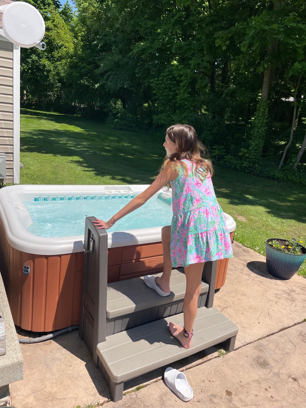 Step2 Hot Tub Storage Steps with Handrails, 2-Step Stool, Waterproof Stairs for Outdoor/Indoor Pool or Jacuzzi, Made of Durable Plastic, Dark Cedar customer photo 2