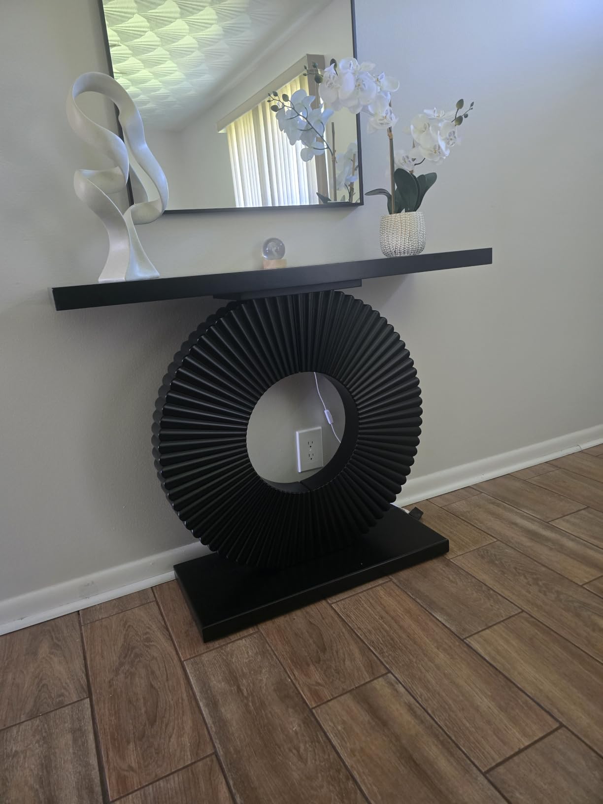 Tribesigns Modern Console Table with Geometric Base, 40 inch Wood Entryway Table Sofa Table Narrow Long, Contemporary Accent Table for Living Room, Entryway, Hallway, Black customer photo 1