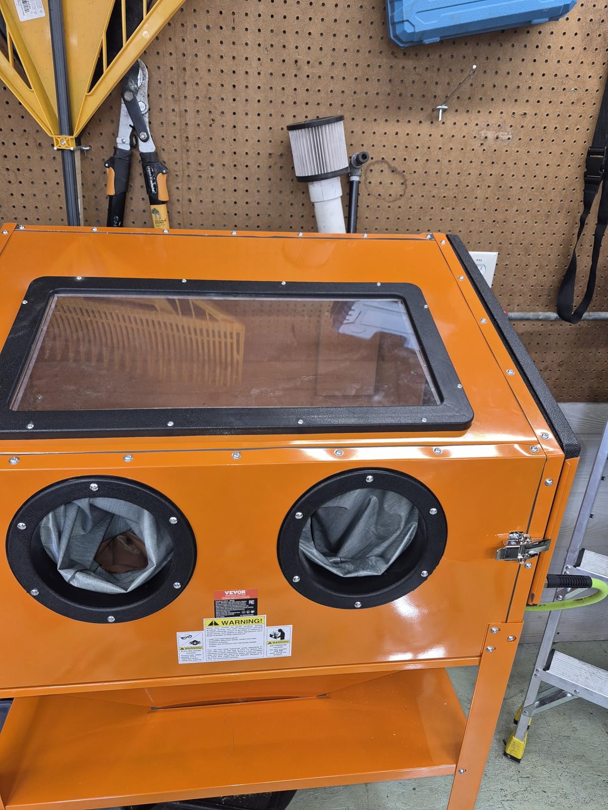 90 Gallon Sandblasting Cabinet with 1.8 Gallon Dust Collection System, 40-120PSI Sand Blasting Cabinet with Stand, Heavy Duty Sand Blaster with Blasting Gun & 4 Nozzles for Paint, Rust Removal customer photo 2