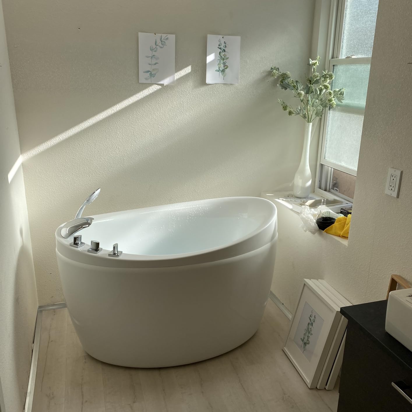 Empada 59 Inch Freestanding Bathtub - Modern Stand Alone Soaking Tubs with Integrated Drain & Overflow System, White customer photo 1