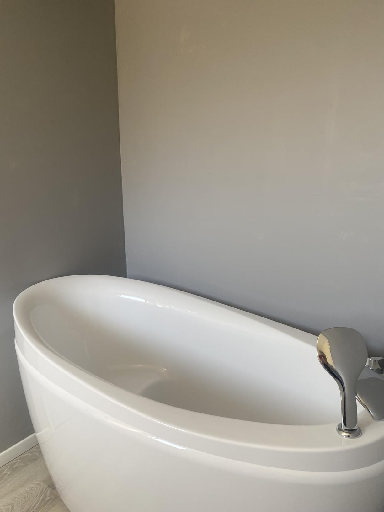 Empada 59 Inch Freestanding Bathtub - Modern Stand Alone Soaking Tubs with Integrated Drain & Overflow System, White customer photo 2
