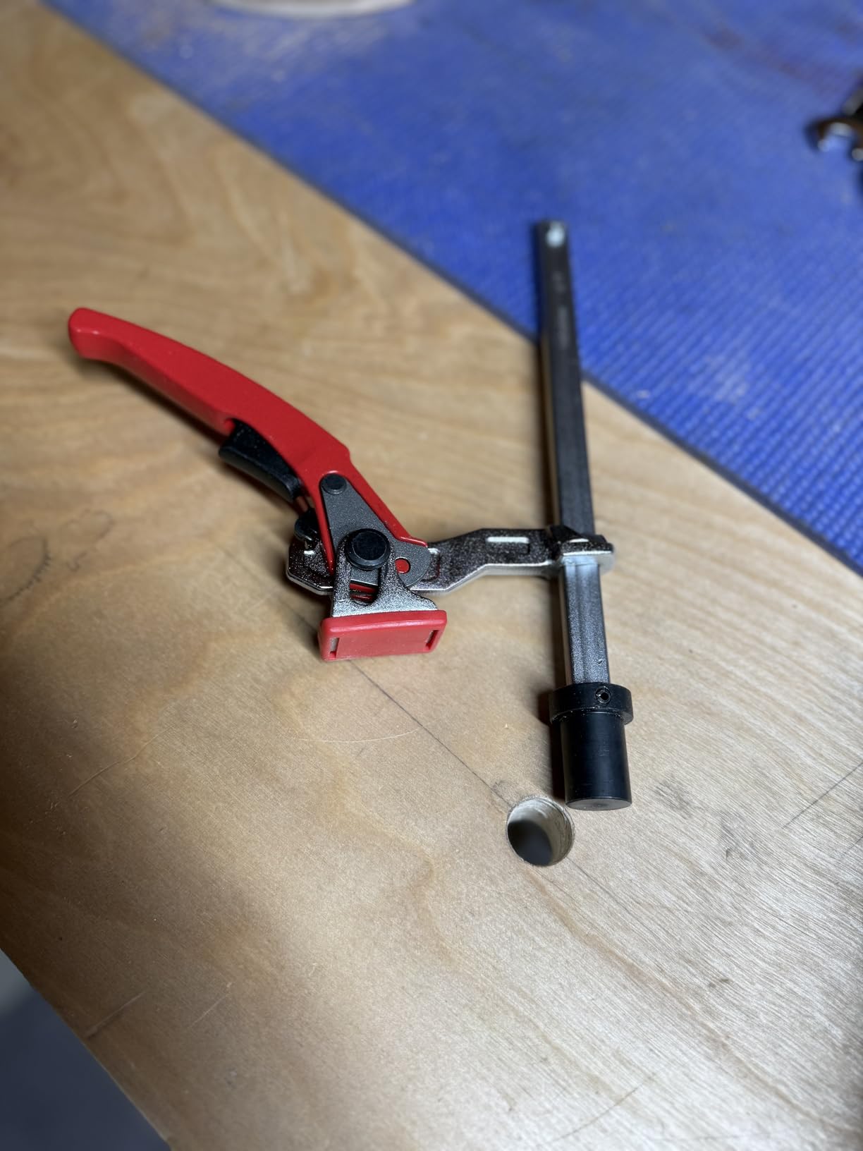 TOOLCOOL MFT Table Workbench Quick Ratchet Bench Dog Clamp 3/4 Inch Dog Hole Clamp Hold Down Clamp for Woodworking (2 Pack) customer photo 2