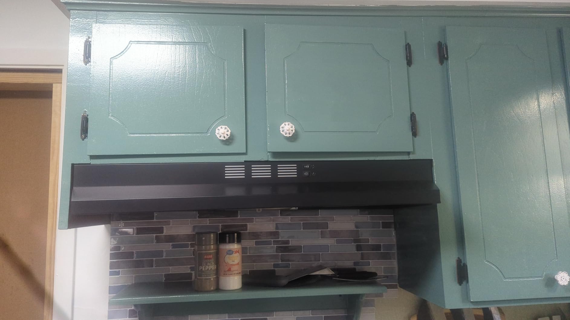 FIREGAS 24 inch Range Hood Under Cabinet, 300CFM Ducted/Ductless Convertible Kitchen Hood in Stainless Steel with 2 watt LED Light and Filter, 2 fan speeds, hassle-free installation customer photo 1