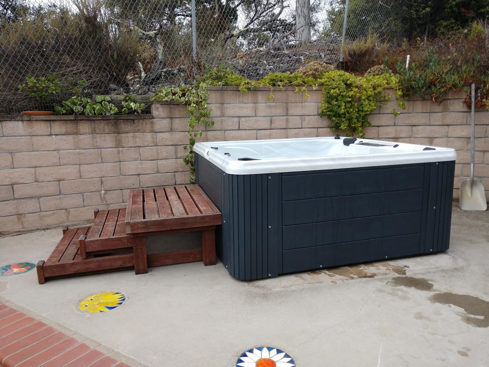 Destination Outdoor Hot Tub, 5-Person 59-Jet 80-Port 4-Pump Lounger Spa with Waterfall Arch and Bluetooth Stereo by Aqualife by Strong Spas customer photo 1