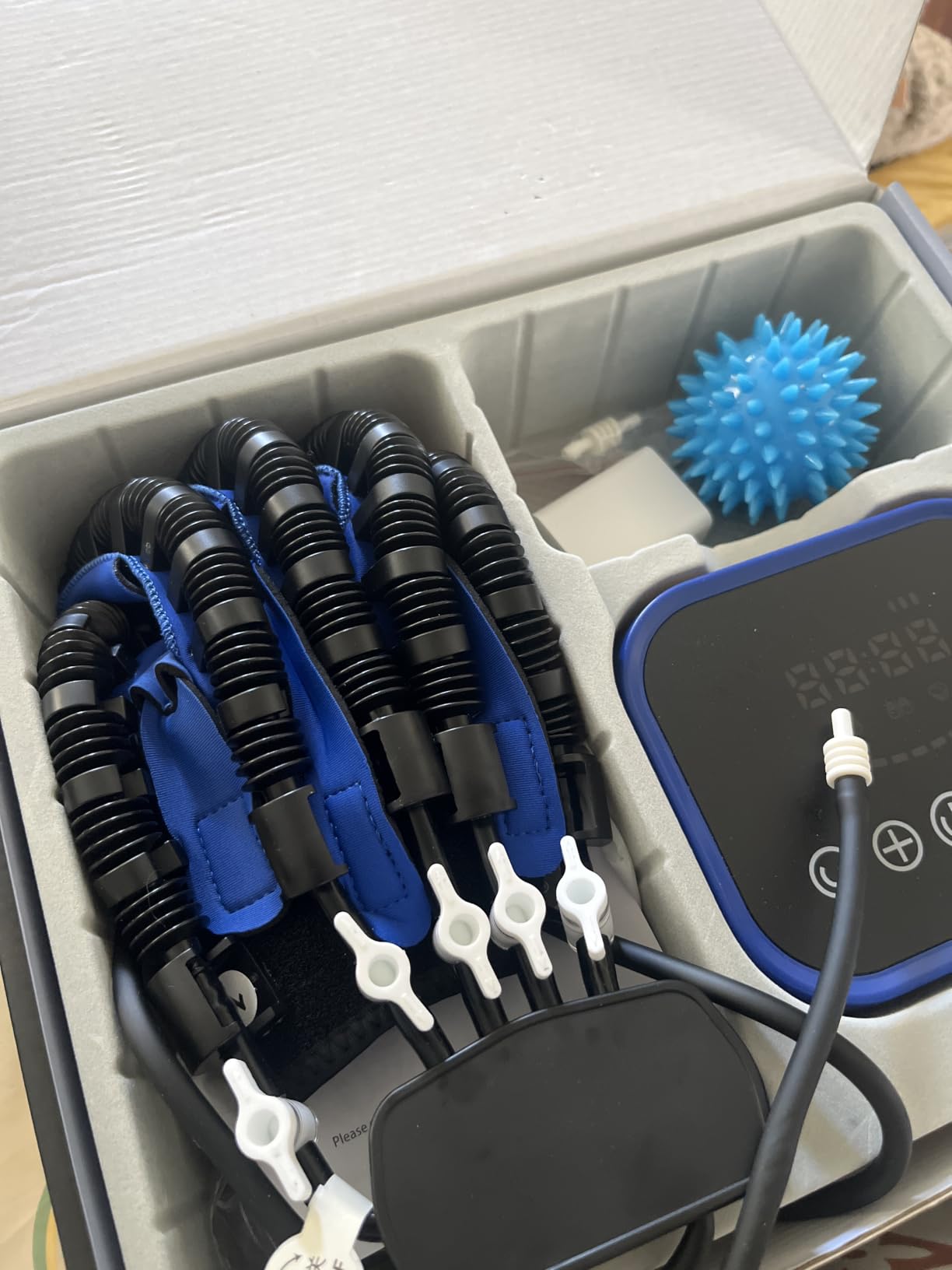 Hand Rehabilitation Robot Gloves,Stroke Hemiplegia Recovery Equipment,with USB Chargeable and Strength Adjustment(Left Hand-XL) customer photo 1