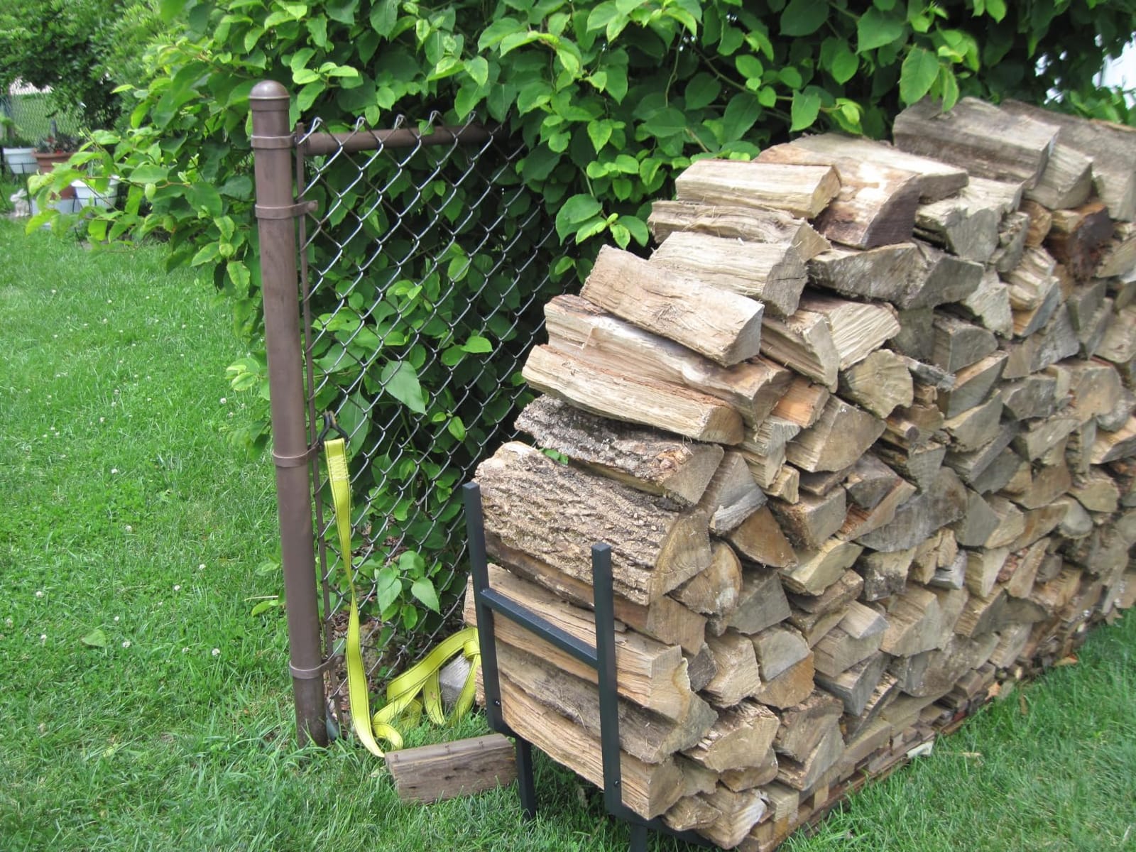 6 ft Firewood Rack Outdoor, Heavy Duty Metal Fire Wood Rack for 880LBS Capacity, 1/4 Cord Log Holder with 12 Support Legs for Patio, Porch and Indoor Fireplace customer photo 1