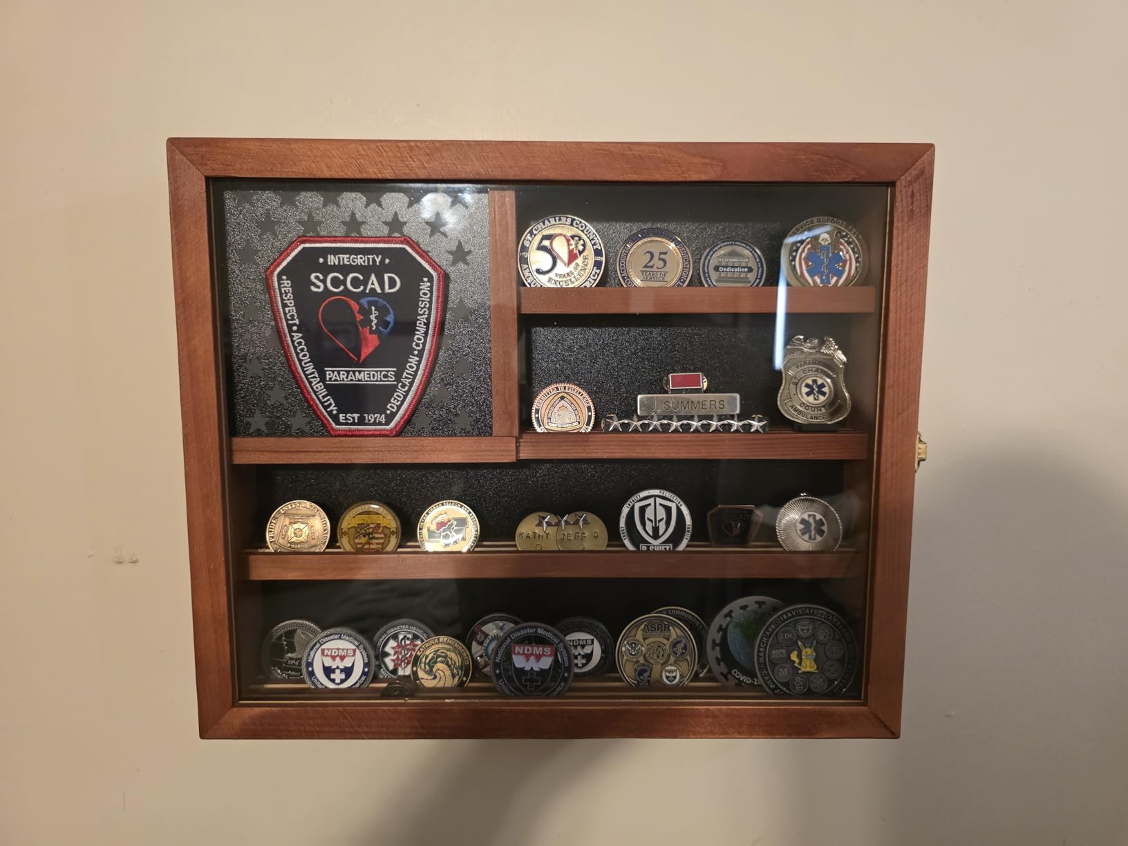 Challenge Coin Display Case, Lockable Military Coin Holder Cabinet with Removable Star Board & HD Tempered Glass Door, Solid Wood Wall Mount Coins Collection Rack Stand customer photo 2