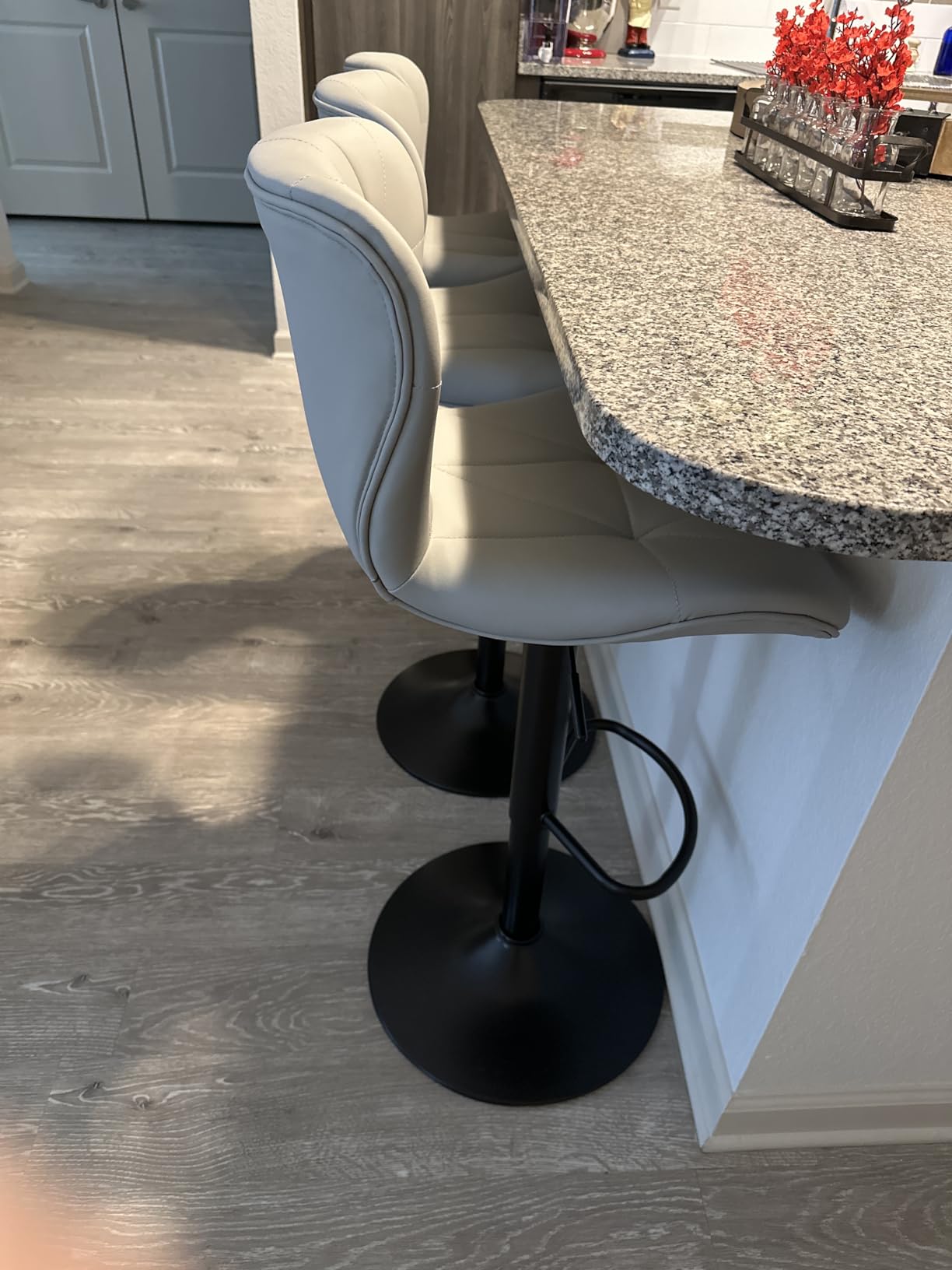 Bar Stools Set of 2, Adjustable Swivel Barstools, Faux Leather Bar Chairs, Upholstered Counter Height with High Backrest for Kitchen Island, Black customer photo 2