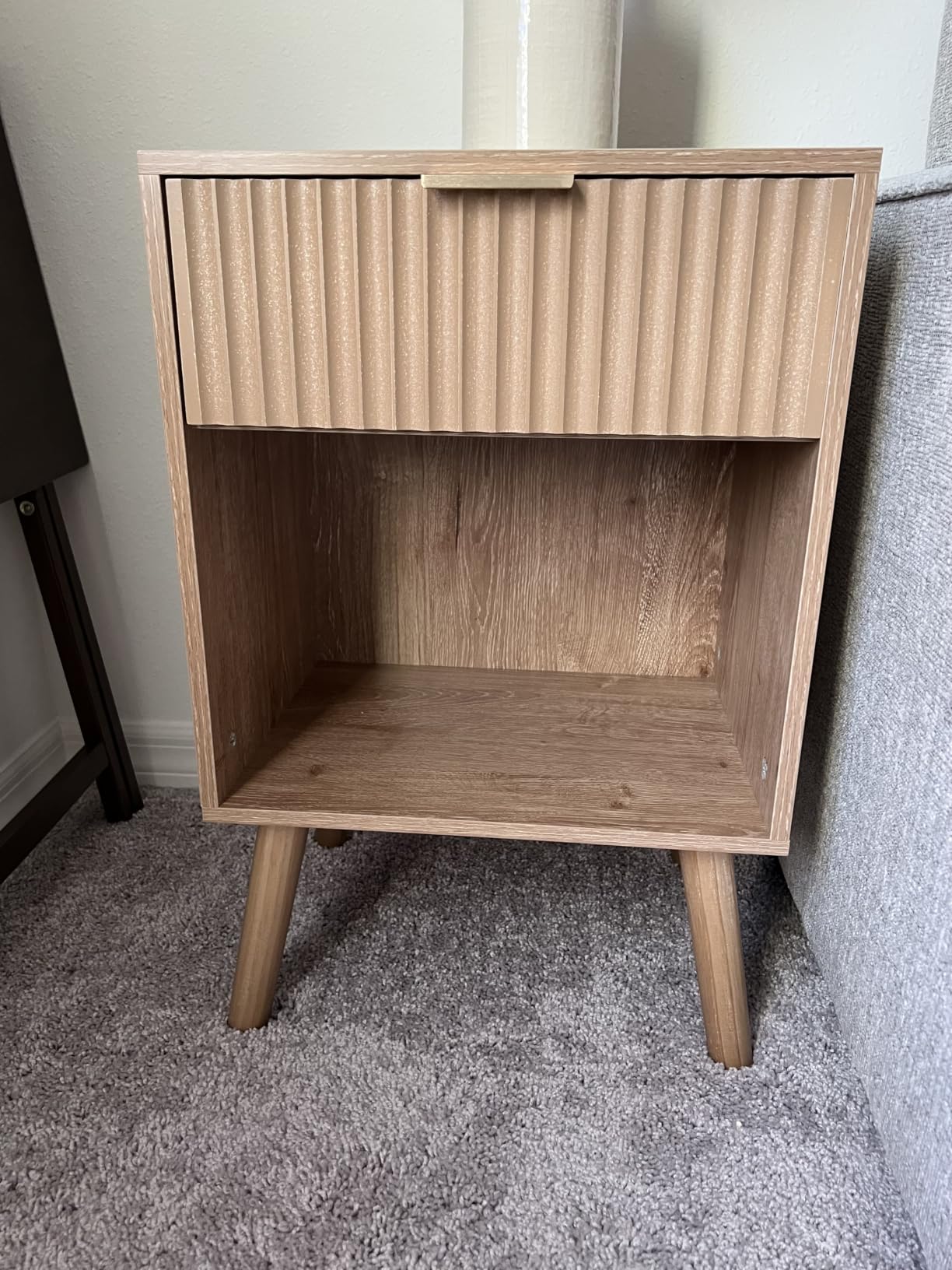 Fultyle Mid Century Modern Nightstand with Charging Station, Modern Bedside Table with Fluted Drawer and Storage Shelf, End Side Tables Living Room for Bedroom, Office (Rustic Brown) customer photo 1