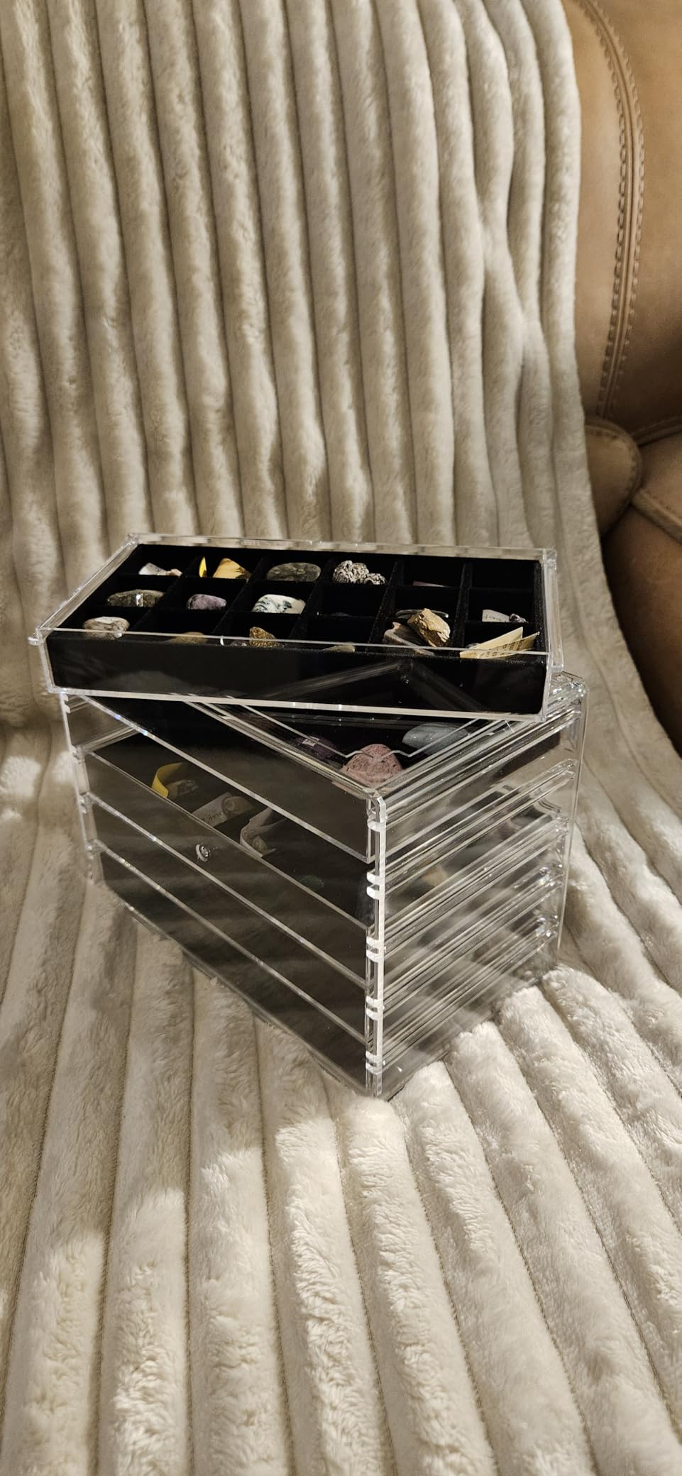 Rock Display Case, Rock Collection Box, 90 Grid Crystal Collection Display Case, Gemstone Display Shelf, Acrylic Clear Displays Cases Organizer for Gemstone Fossil Stone customer photo 1