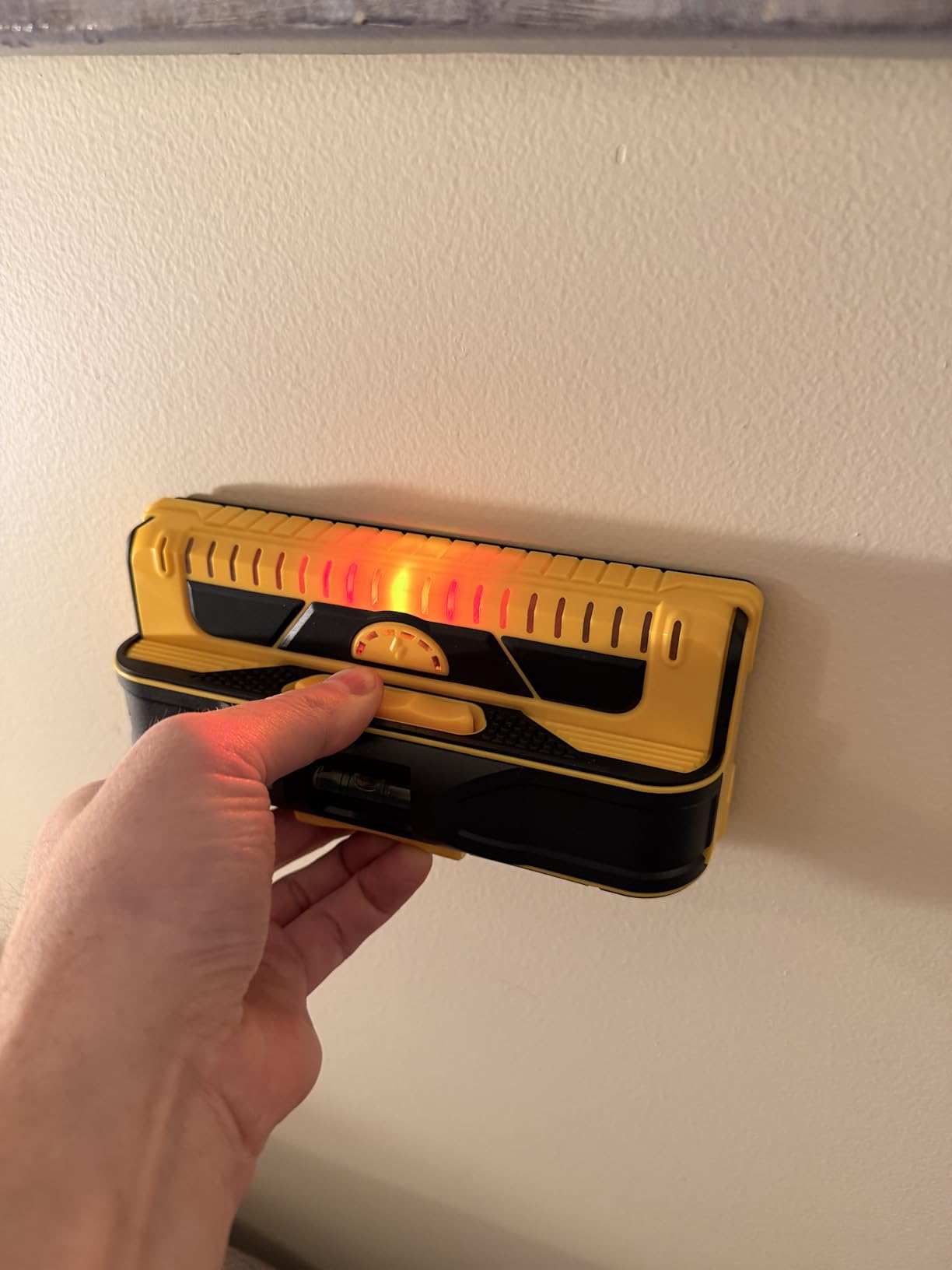 Franklin Sensors ProSensor M210 13-Sensor Stud Finder, Wire Warning, Green | High-Accuracy Stud Finder Wall Scanner With Electric Wire Finder, Wood and Metal Stud Detector With Level, Made in the USA customer photo 2