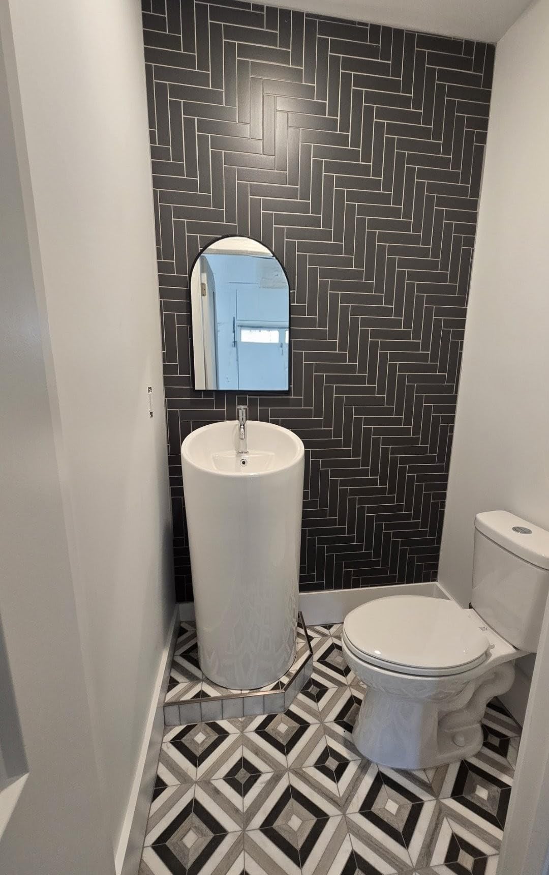 Freestanding Pedestal Sink 18