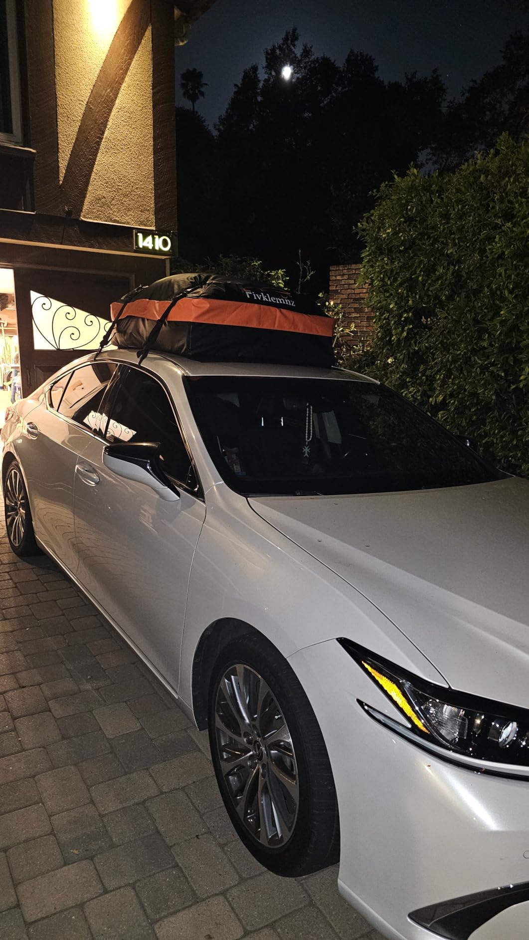 FIVKLEMNZ 30 Cubic Rooftop Cargo Carrier Waterproof Soft Car Roof Bag | for All Top of Vehicle with/Without Rack Includes Topper Anti-Slip Mat + Reinforced Straps + 6 Door Hooks + Luggage Lock customer photo 1