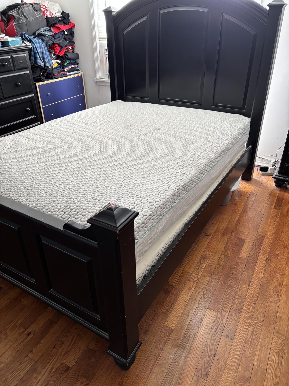 Tuft & Needle Original Hybrid Medium Full Mattress in A Box, Adaptive Foam, Individually-Wrapped Coils, Cooling Pressure Relief, 100 Night Trial, Fiberglass-Free, CertiPUR-US, 10-Yr Limited Warranty customer photo 1