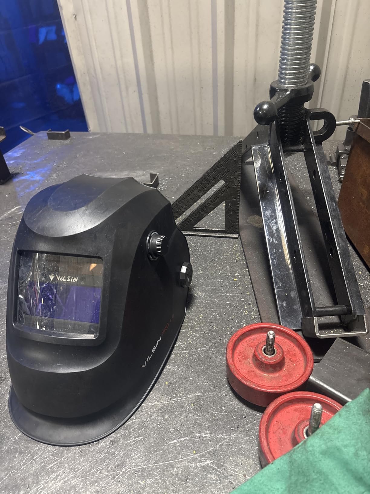 VILSIN Welding Helmet Auto Darkening Solar Powered Welding Hood with 2 Arc Sensor, Wide Shade 3/4-8/9-13 for TIG MIG ARC Weld Grinding Welder Helmet, Black customer photo 2