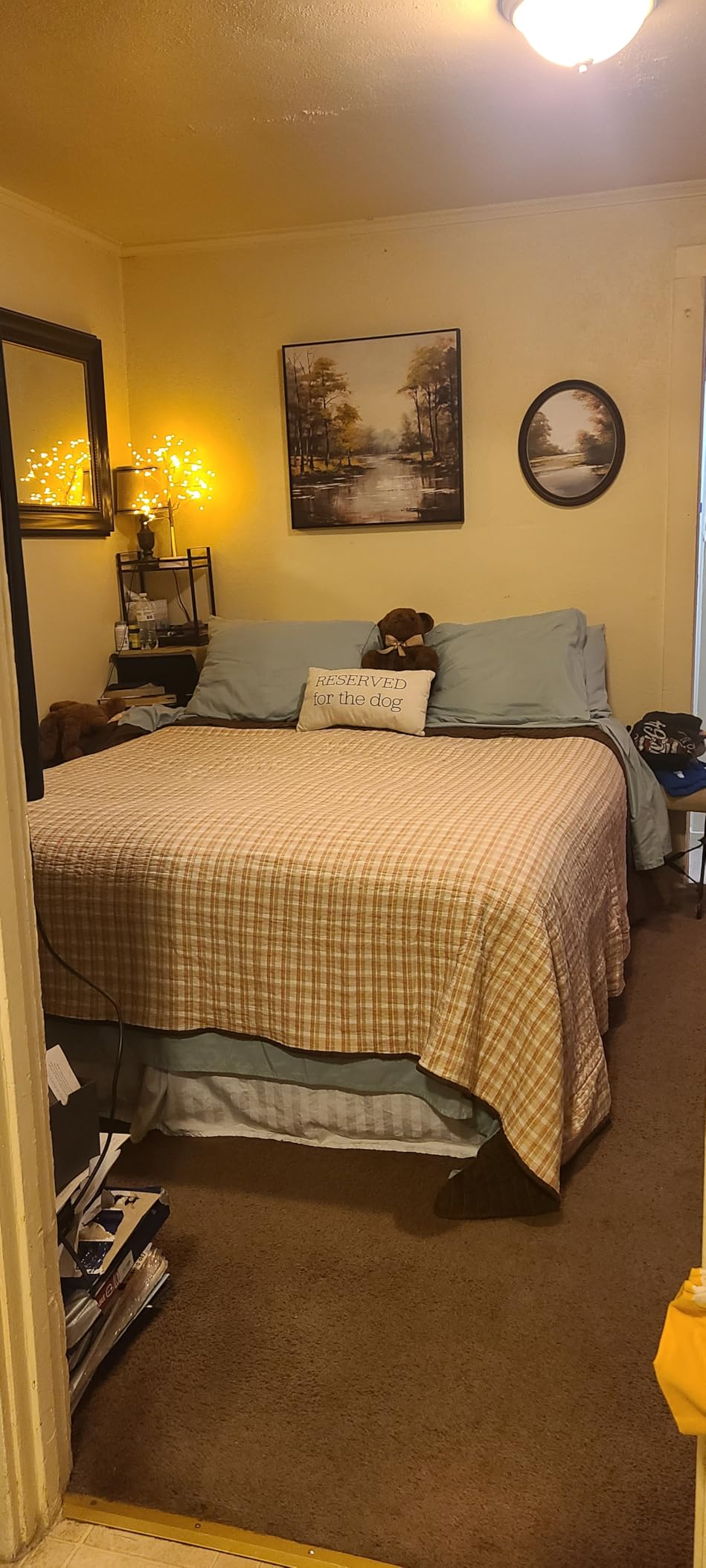 VIPSHOW 20 Inch Queen Bed Frame with Round Corners No Box Spring Needed | 3500lbs Heavy Duty, Under bed storage, 4 mattress stoppers, Headboard holes, Noise-free, Easy assembly & rubber covers customer photo 1