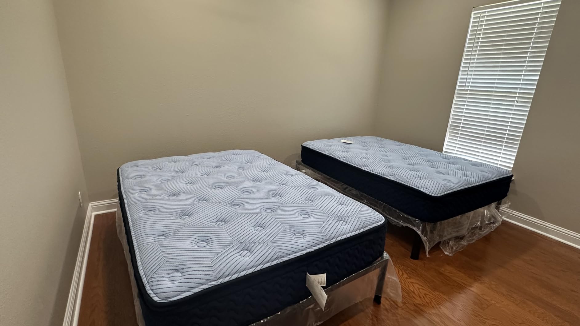 VIPSHOW 20 Inch Queen Bed Frame with Round Corners No Box Spring Needed | 3500lbs Heavy Duty, Under bed storage, 4 mattress stoppers, Headboard holes, Noise-free, Easy assembly & rubber covers customer photo 2