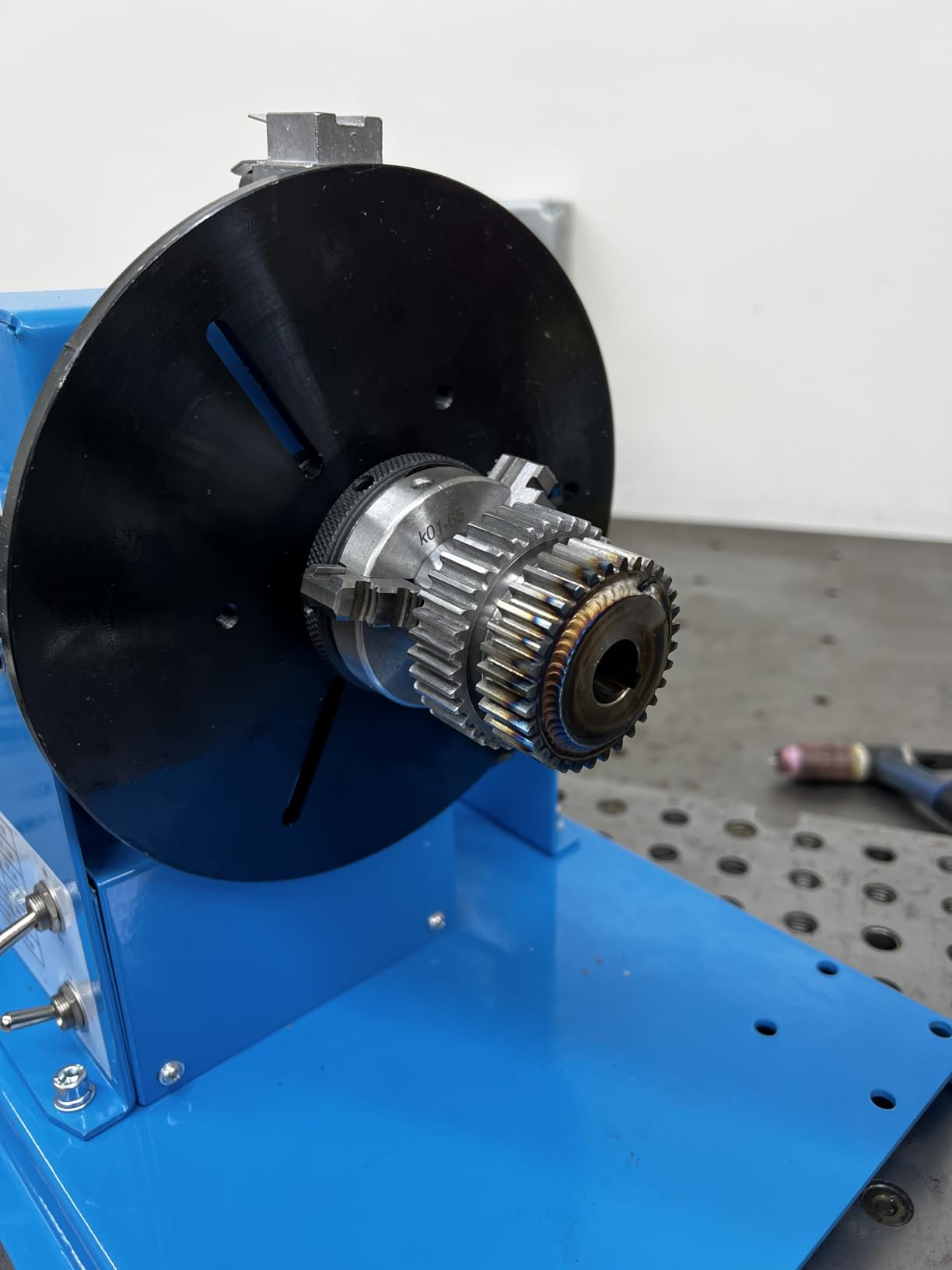 VEVOR Rotary Welding Positioner 10KG, 1-12 RPM 20W, Adjustable 0-90° Turntable with 8.1 Inch 3-Jaw Chuck, Compact Welder Machine for Precision Cutting, Grinding, Assembly, and Testing customer photo 1