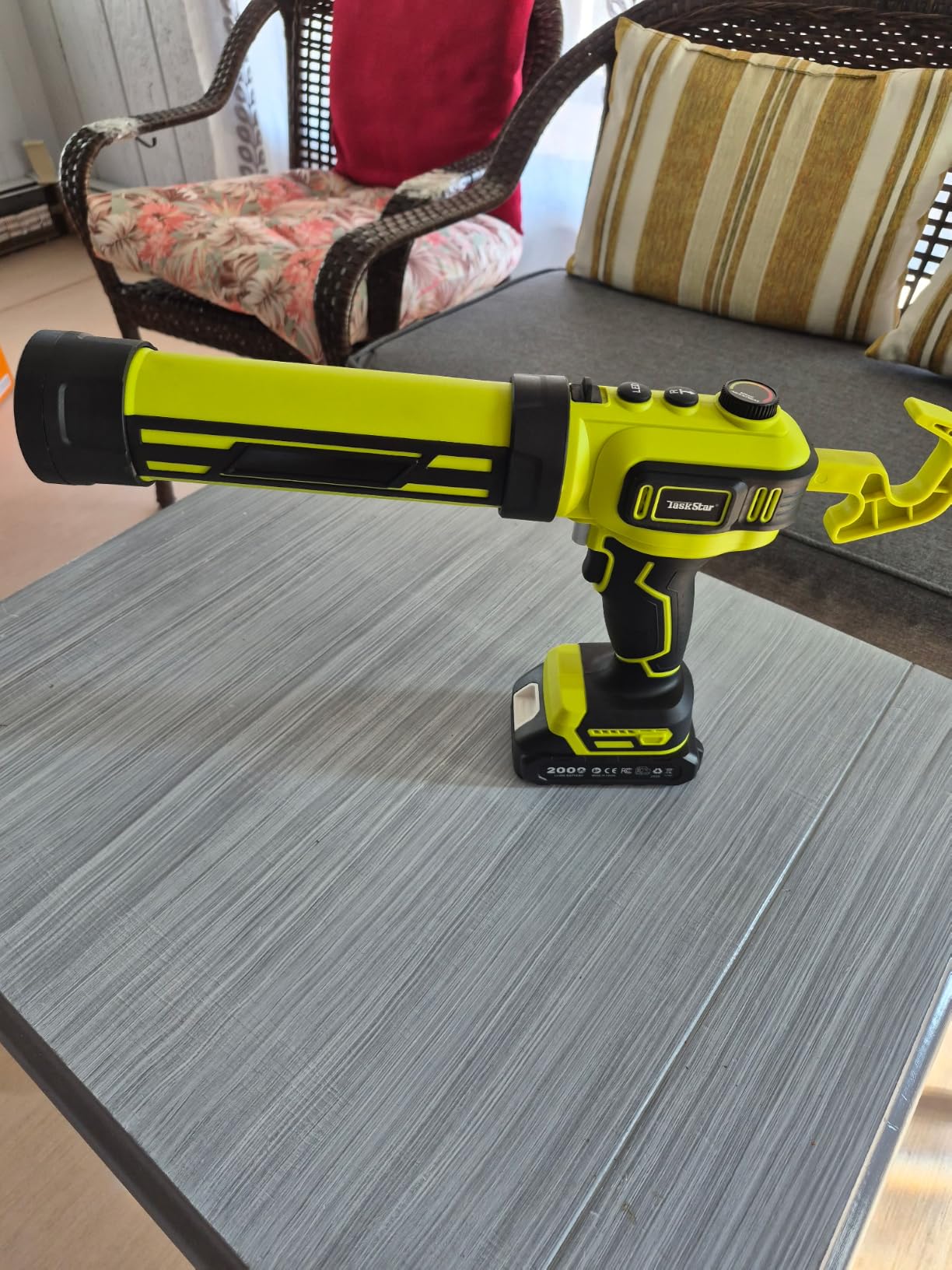 Taskstar Electric Caulking Gun with 2 x 2.0Ah Batteries, Upgraded Brushless | Anti-drip Battery Power Caulking Gun 10 Oz with 250KG Thrust, Enlarged LED for Large Projects/Interior Finishing customer photo 1