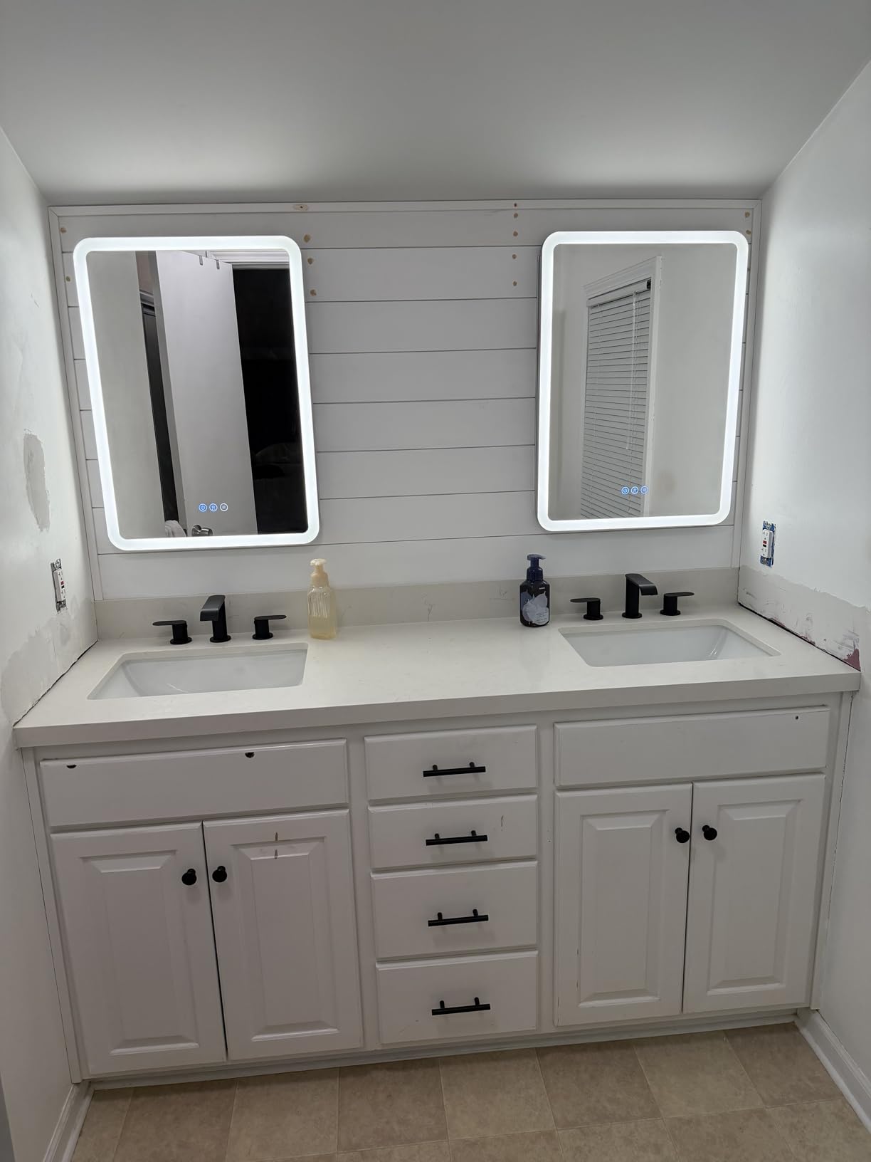 20x28 LED Medicine Cabinet with Mirror (Left-Hinged), Rounded, Plug-in or Hardwired, 2 Outlets +1 USB +1 Type-C, Recessed or Surface, 3 Colors/Dimmable/Inner Sensor Light/Defog, 2 Shelves customer photo 1
