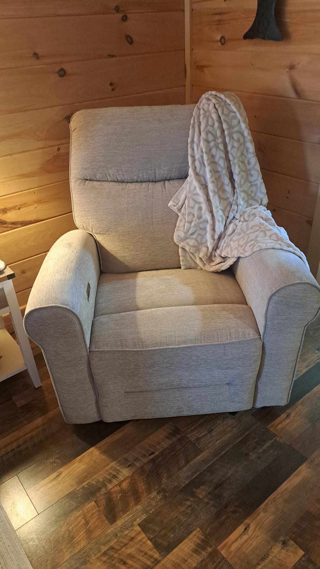 MCombo Wall Hugger Power Recliner Chair for Small Spaces RV Living Room, USB & Type-C Charging Ports, Extra Wide 24