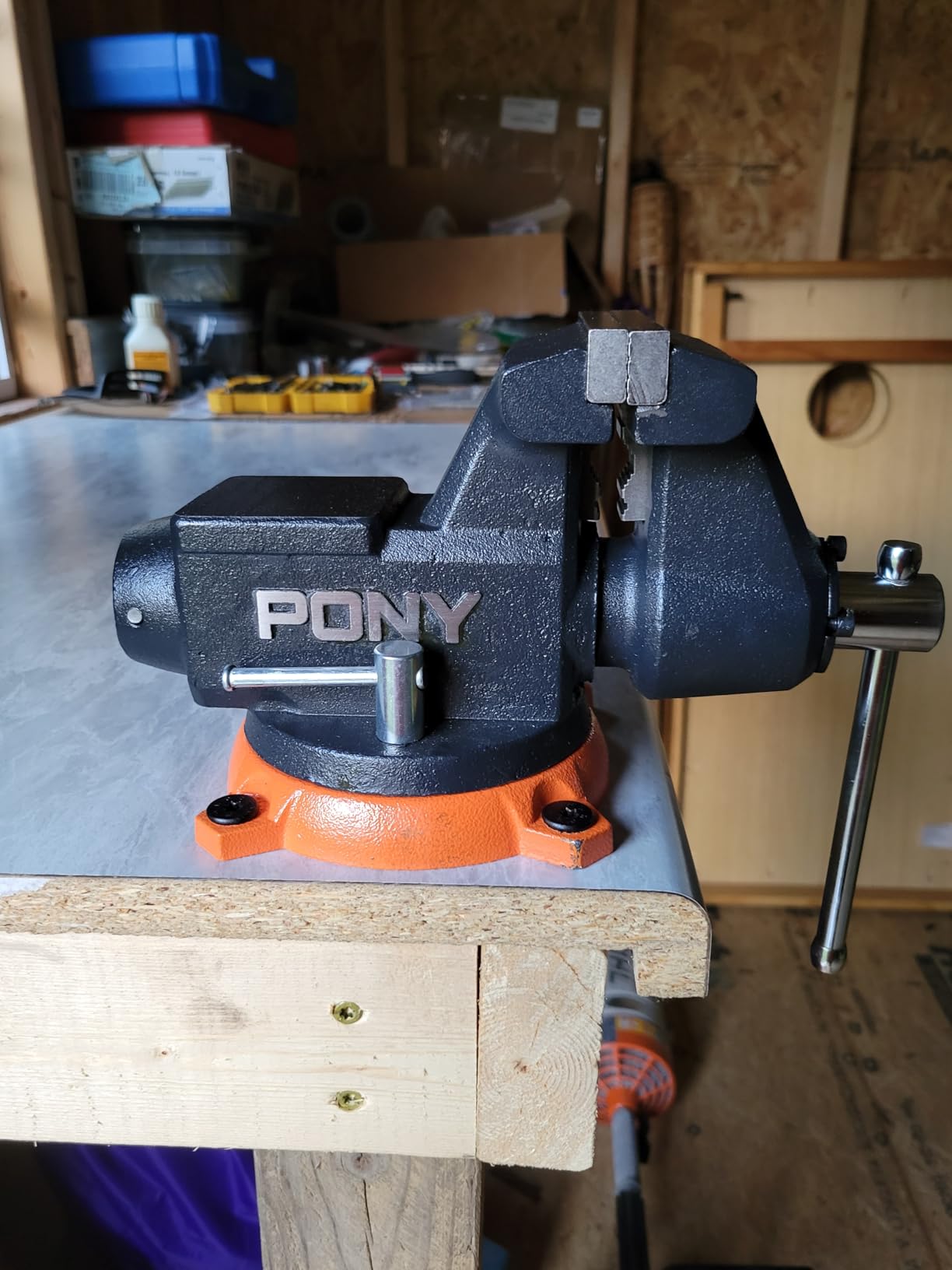 PONY 6 Inch Heavy Duty Bench Vise, 8800LBS Clamping Force Pro Workshop Vise | Vice for Workbench with 360° Rotatable Base and Anvil, 6-inch Jaw Width and Opening for Woodworking, Drilling, Pipe Cutting customer photo 1