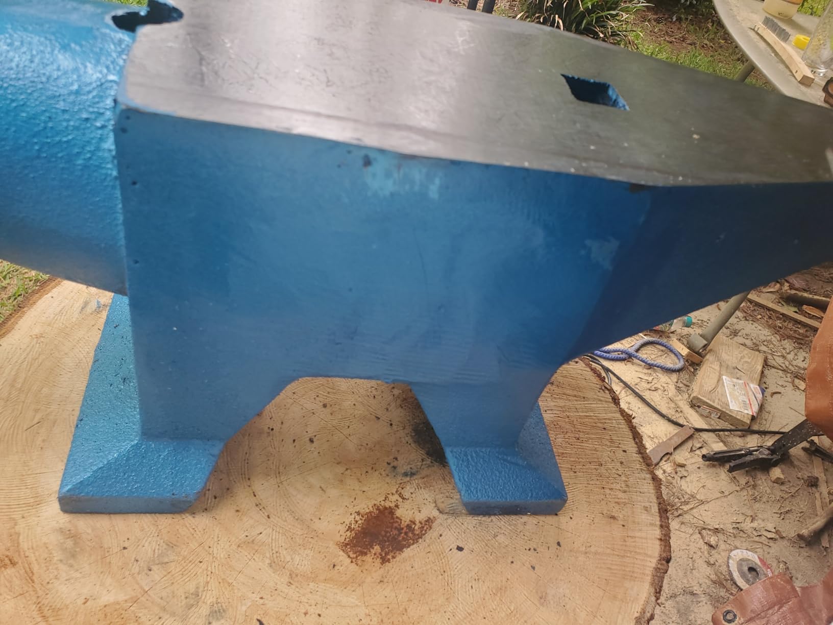 VEVOR Single Horn Anvil, 55lbs Cast Steel Anvil, High Hardness Rugged Round Horn Anvil for Blacksmiths, with Large Countertop and Stable Base, Metal Working Tool for Metal Bending, Shaping, Twisting customer photo 1