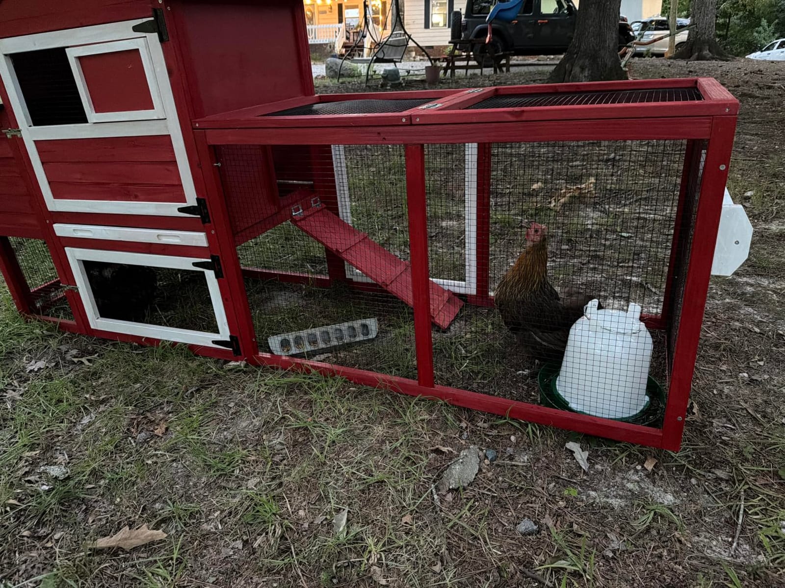 Mobile Chicken Coop with Wheels for 4-6 Chickens, Large Outdoor Hen House with Run, Weatherproof Asphalt Roof, Sectionable Nesting Box & Pull-Out Tray, 82.4