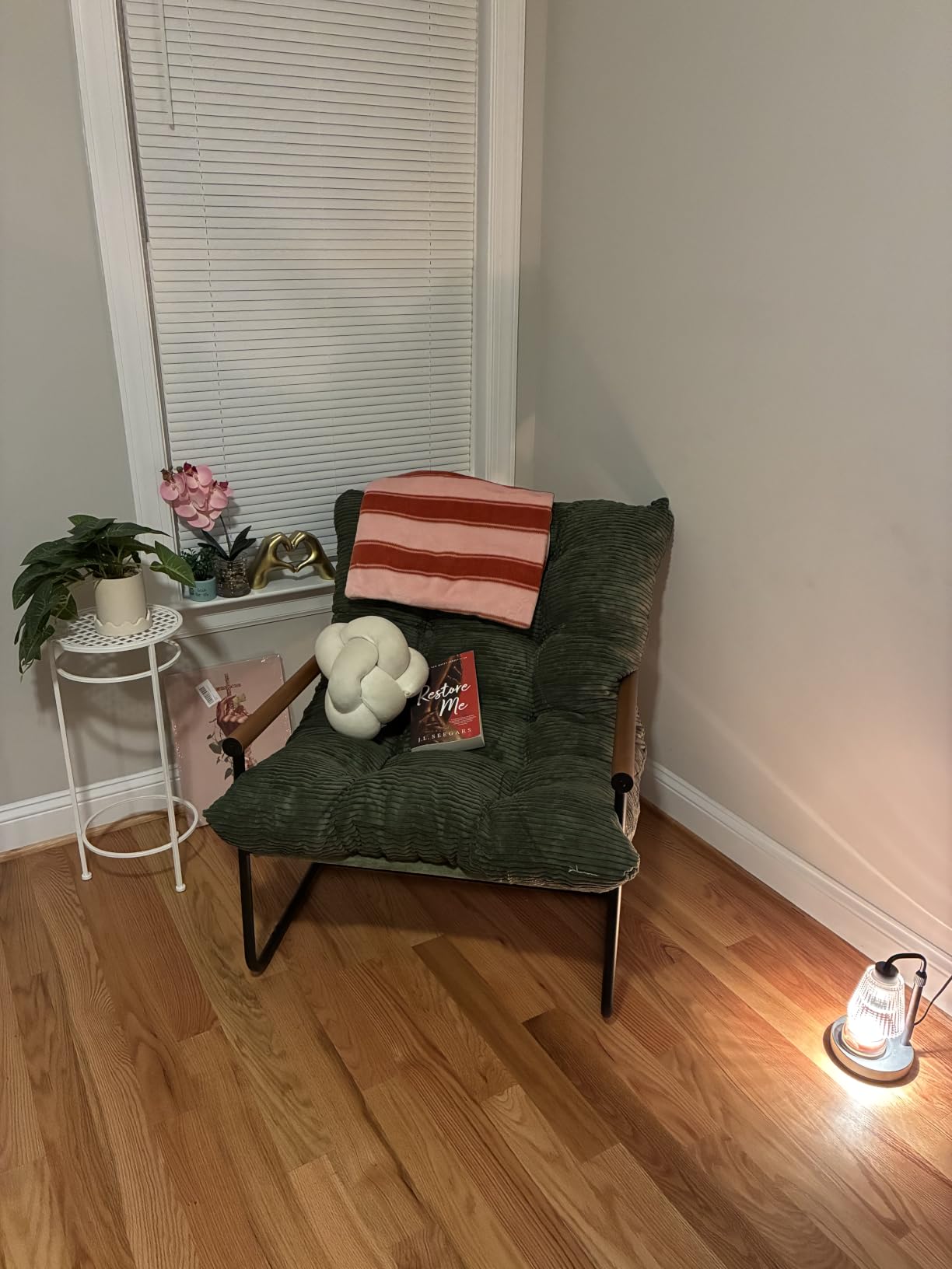 MAXYOYO Modern Accent Chair, Comfy Living Room Chair with Metal Frame Wooden Armrest, Upholstered Armchair with Soft Cushion for Bedroom Balcony Lounge Reading Room, Beige customer photo 2