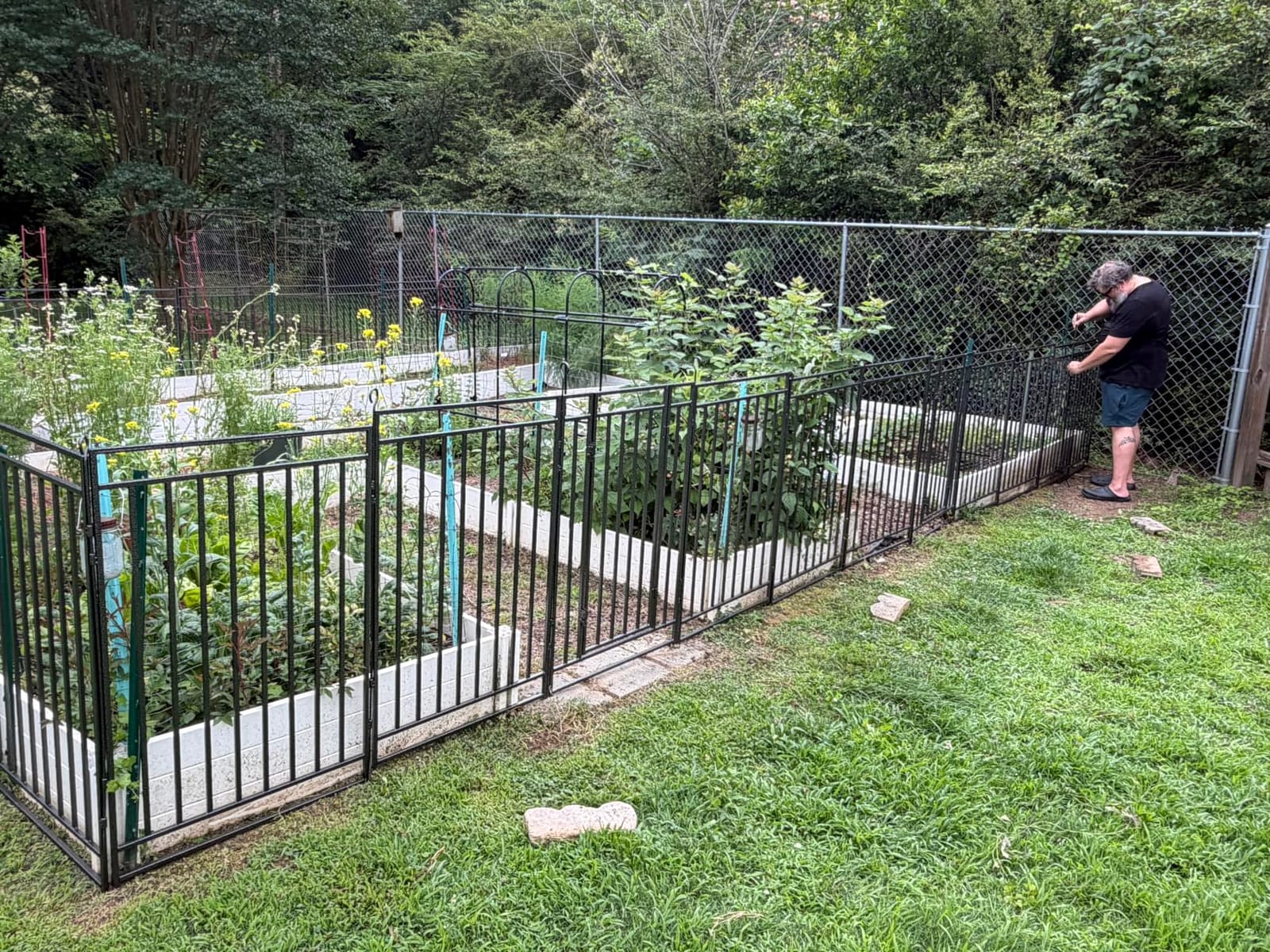 Thickened Outdoor Dog Fence 40 inch H 16 Panels for Yard and Camping Easy Setup Flexible Layouts Thickened Panels Heavy-Duty for Medium and Large Dogs and Farm Use Patented customer photo 2