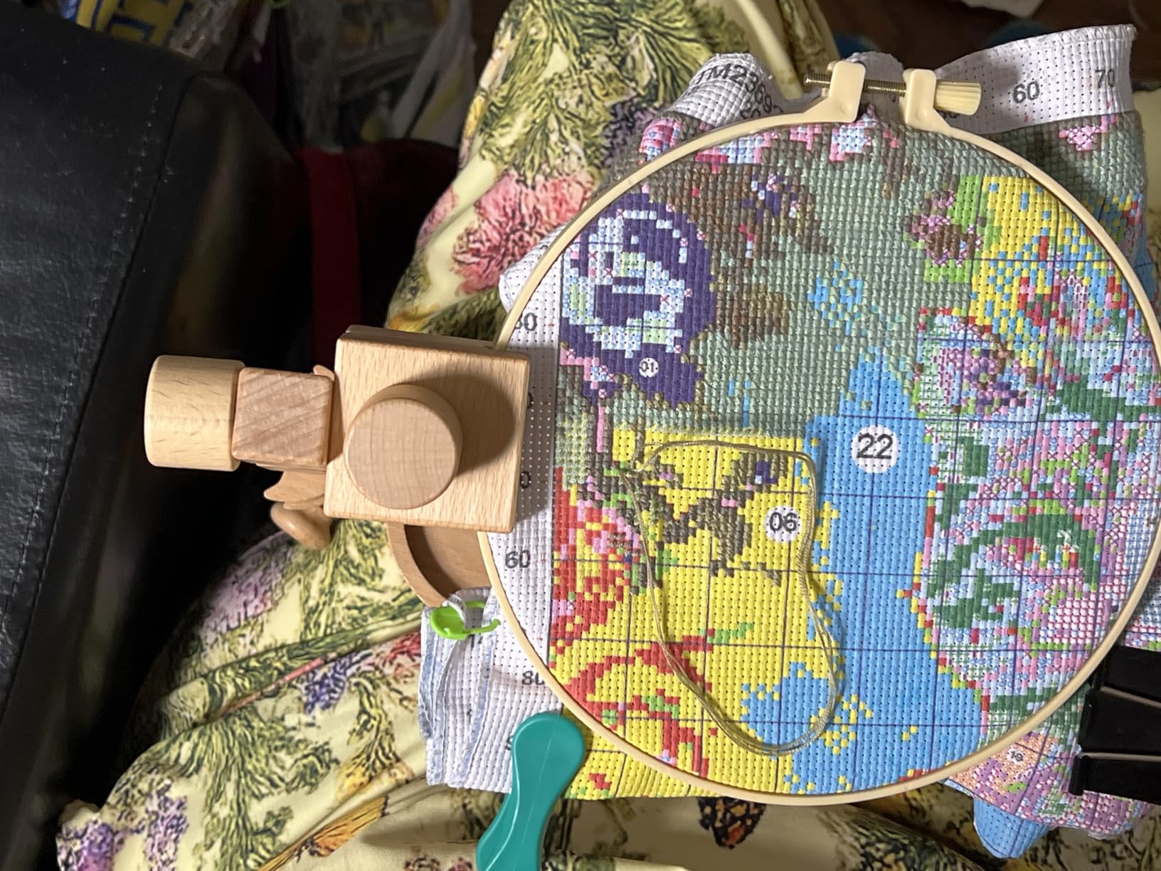 Embroidery Hoop Stand, Rotated Wooden Embroidery Holder Adjustable Rotatable Cross Stitch Stand customer photo 1
