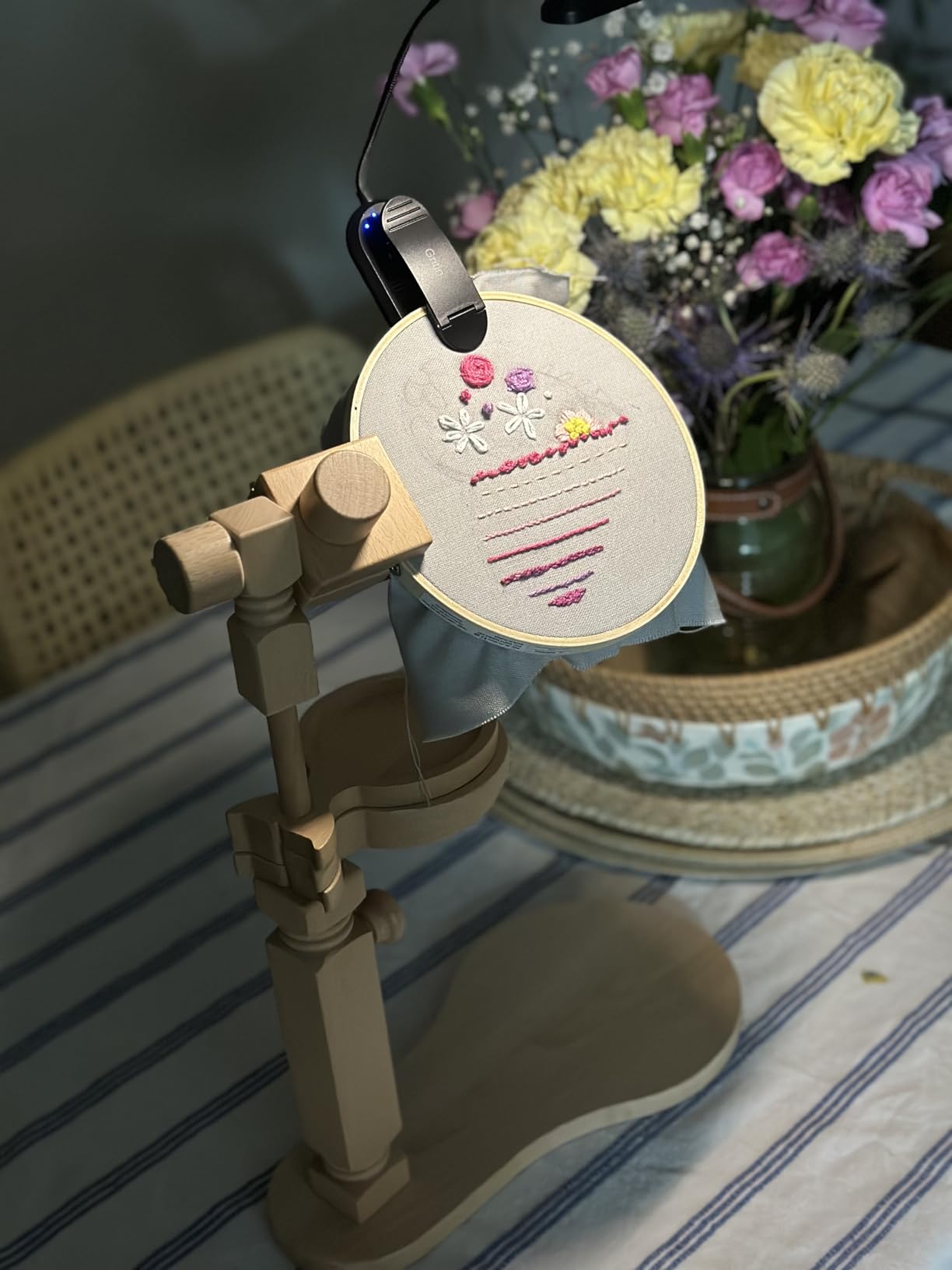 Embroidery Hoop Stand, Rotated Wooden Embroidery Holder Adjustable Rotatable Cross Stitch Stand customer photo 2
