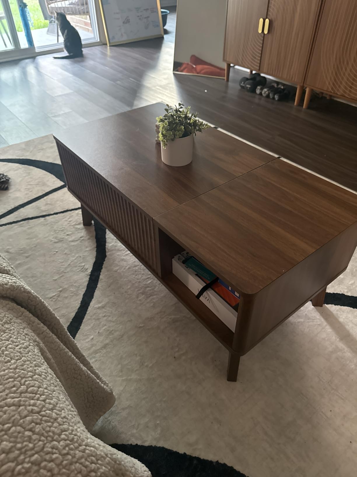 LYNCOHOME Fluted Lift Top Coffee Table with Storage, Modern Coffee Table for Living Room, Home Office (Walnut) customer photo 1