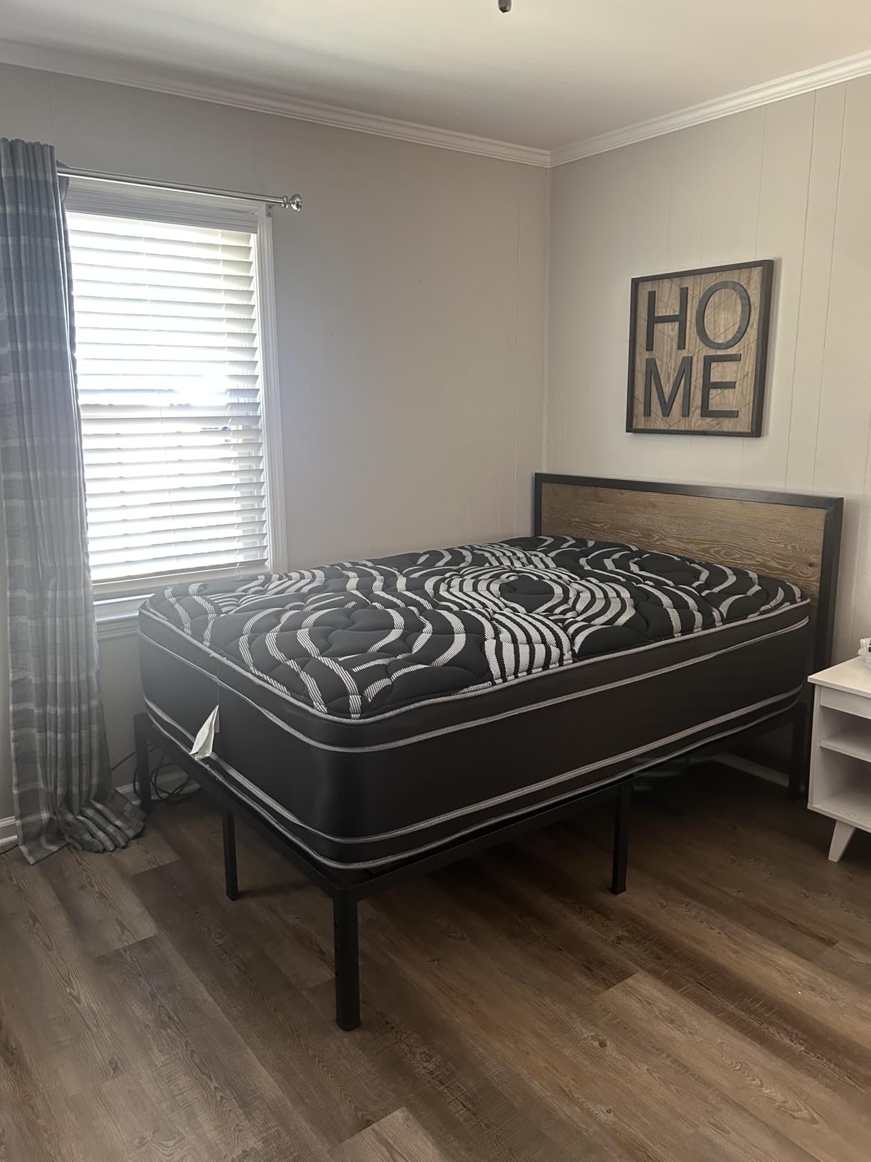 18 Inch King Size Metal Platform Bed Frame with Round Corner Legs | Noise Free, Easy Assembly, Heavy Duty 3500LBS Load Capacity, No Box Spring Needed, 4 Mattress Stoppers, Under-Bed Storage customer photo 1